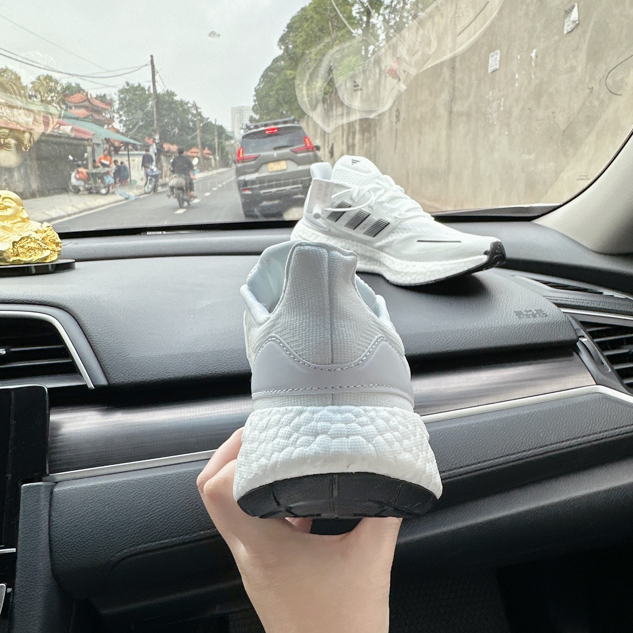 PUREBOOST TRẮNG
