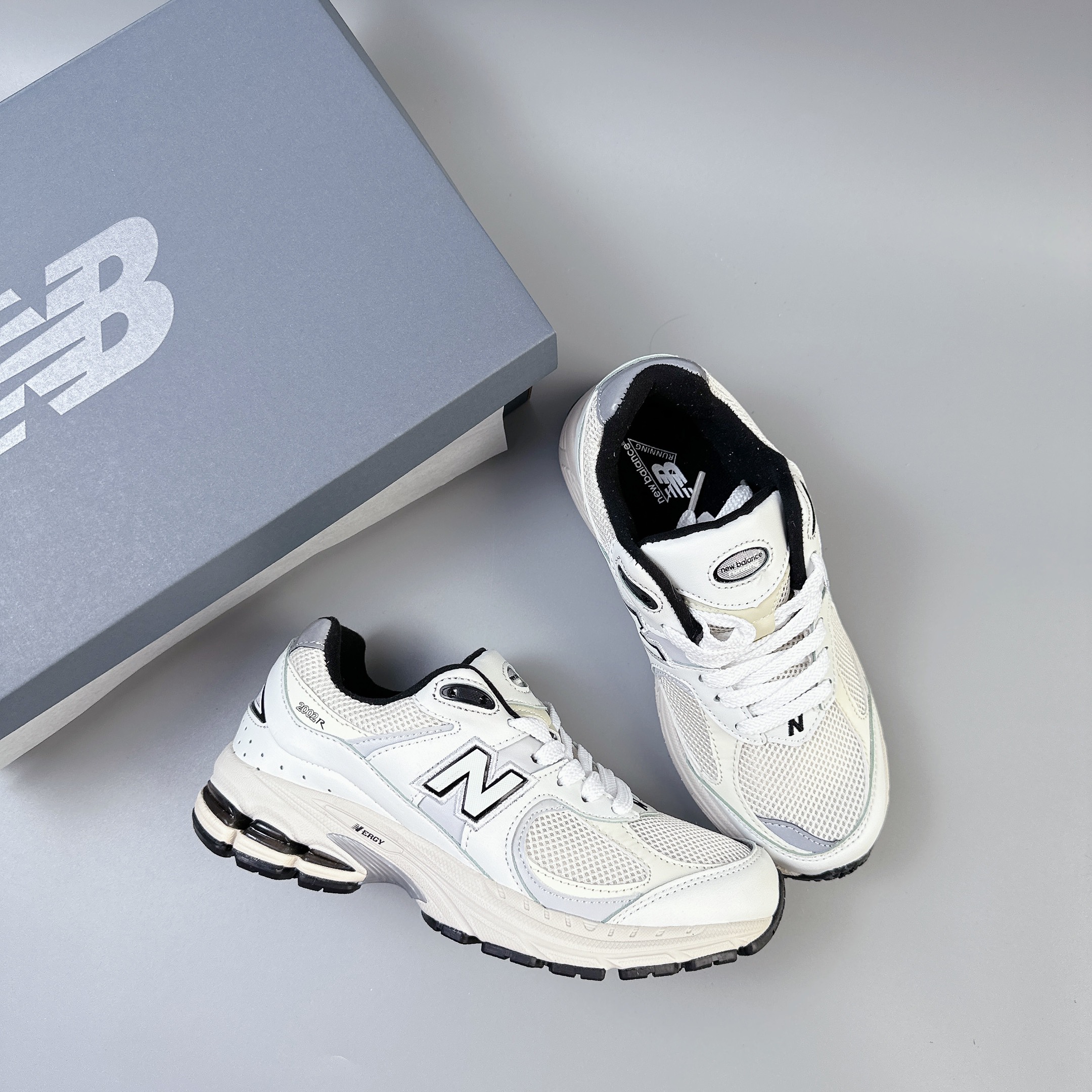 nb2002 trắng đen SALE
