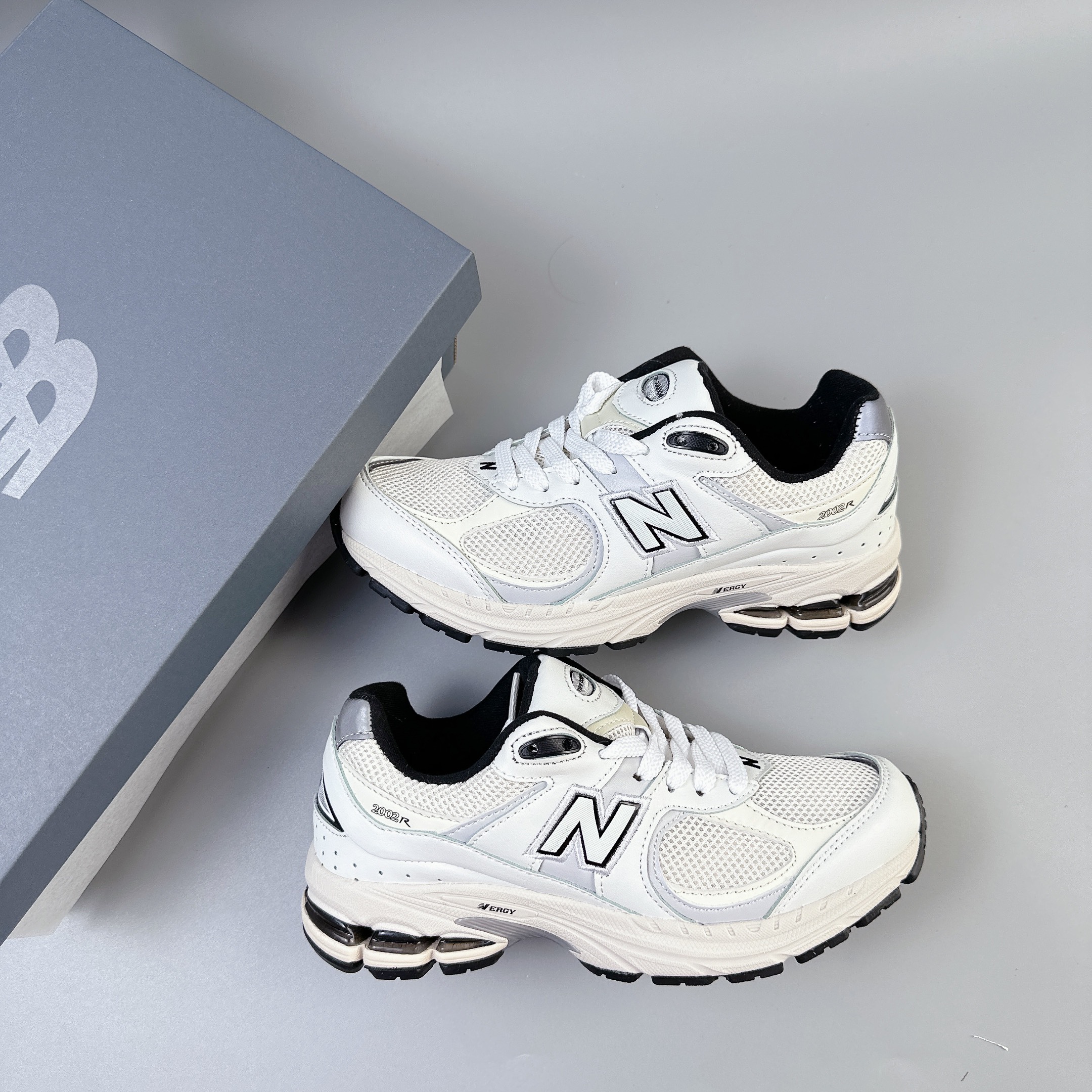 nb2002 trắng đen SALE
