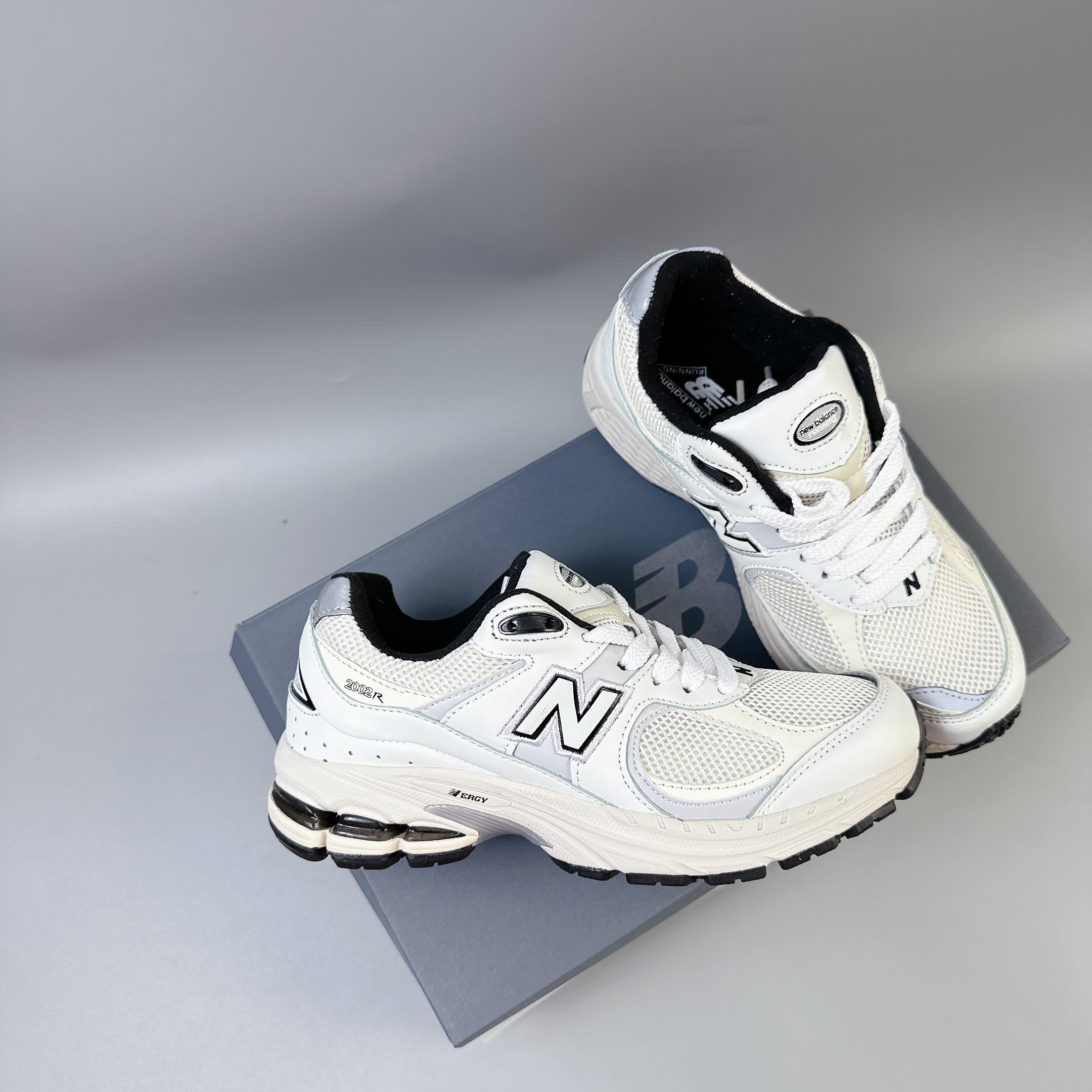 nb2002 trắng đen SALE