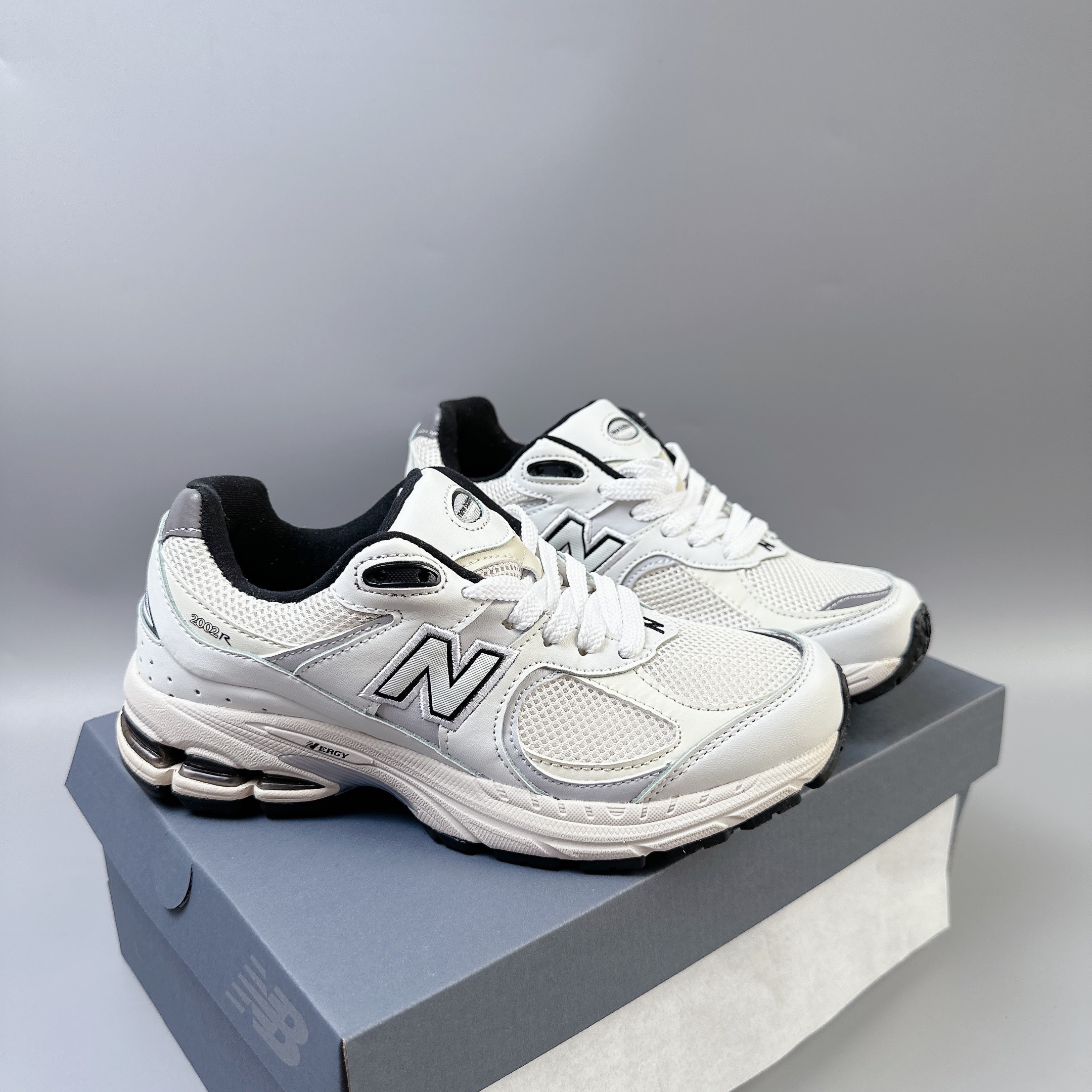 nb2002 trắng đen SALE