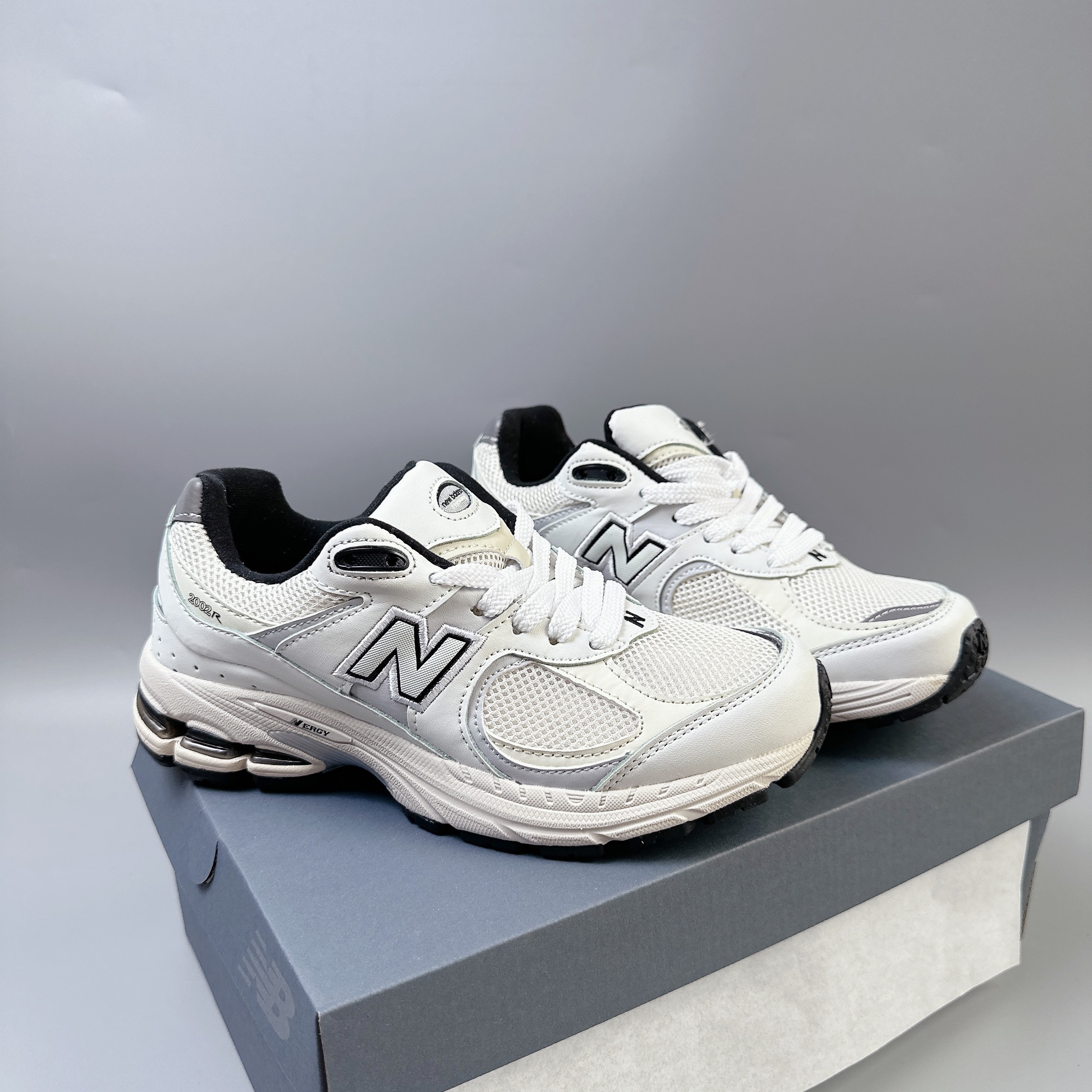 nb2002 trắng đen SALE