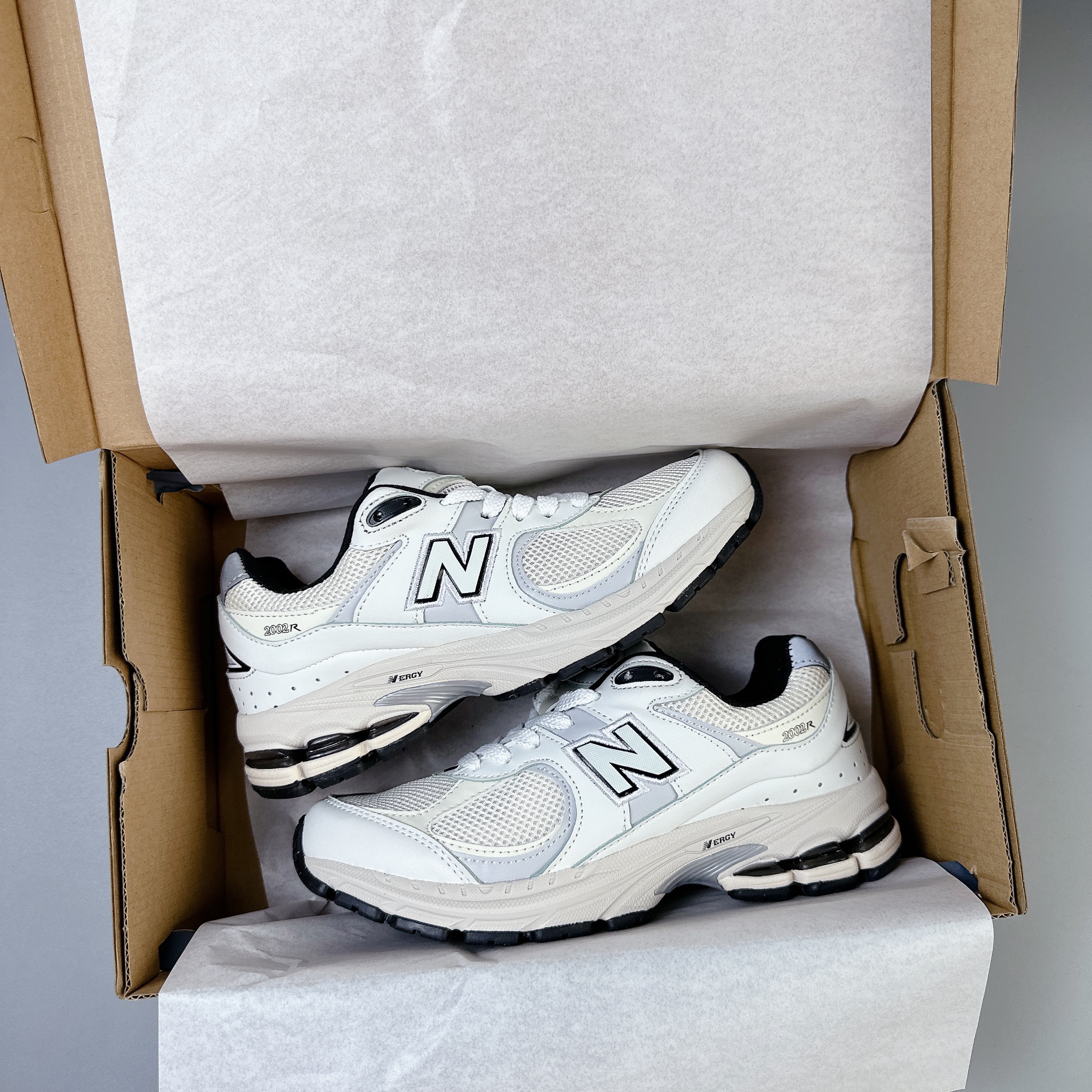 nb2002 trắng đen SALE