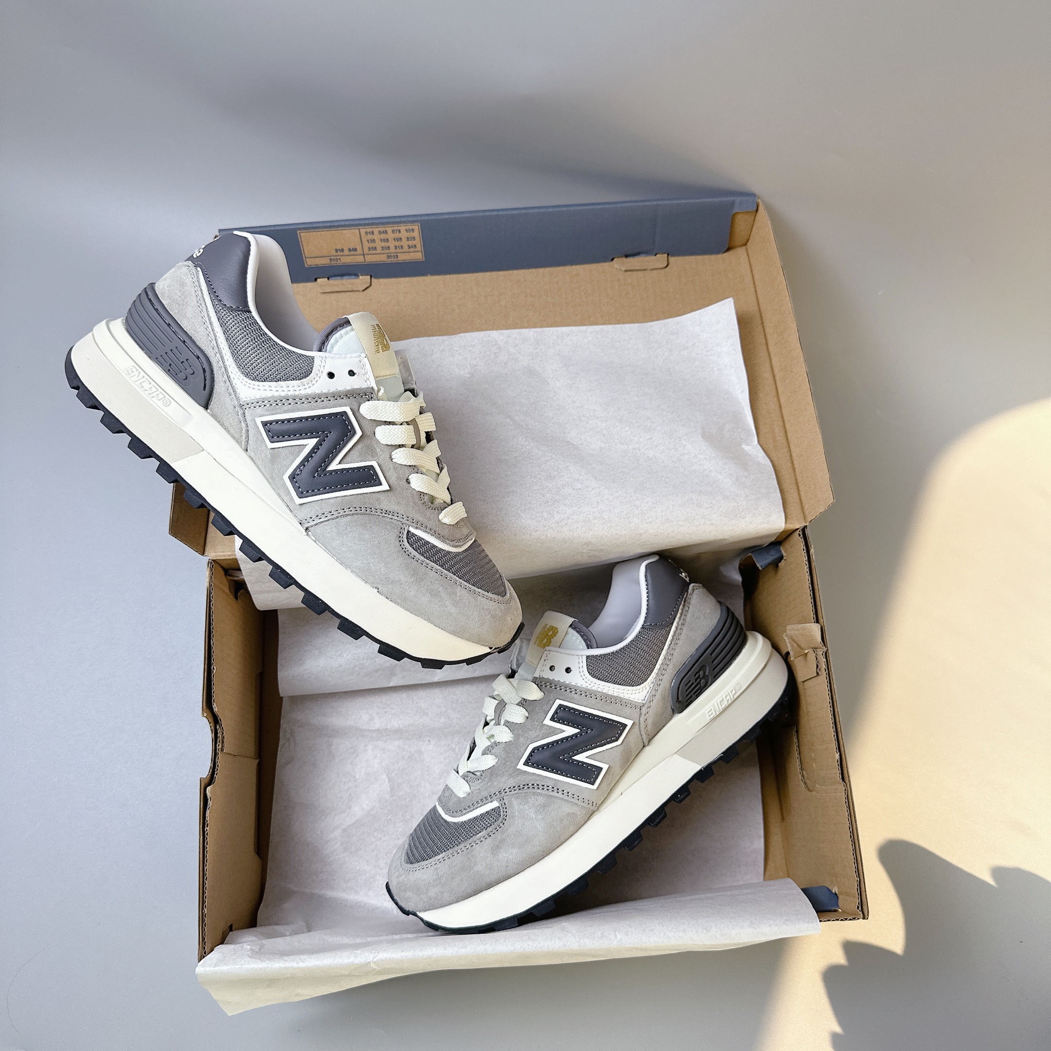 nb574 V2 xám đen