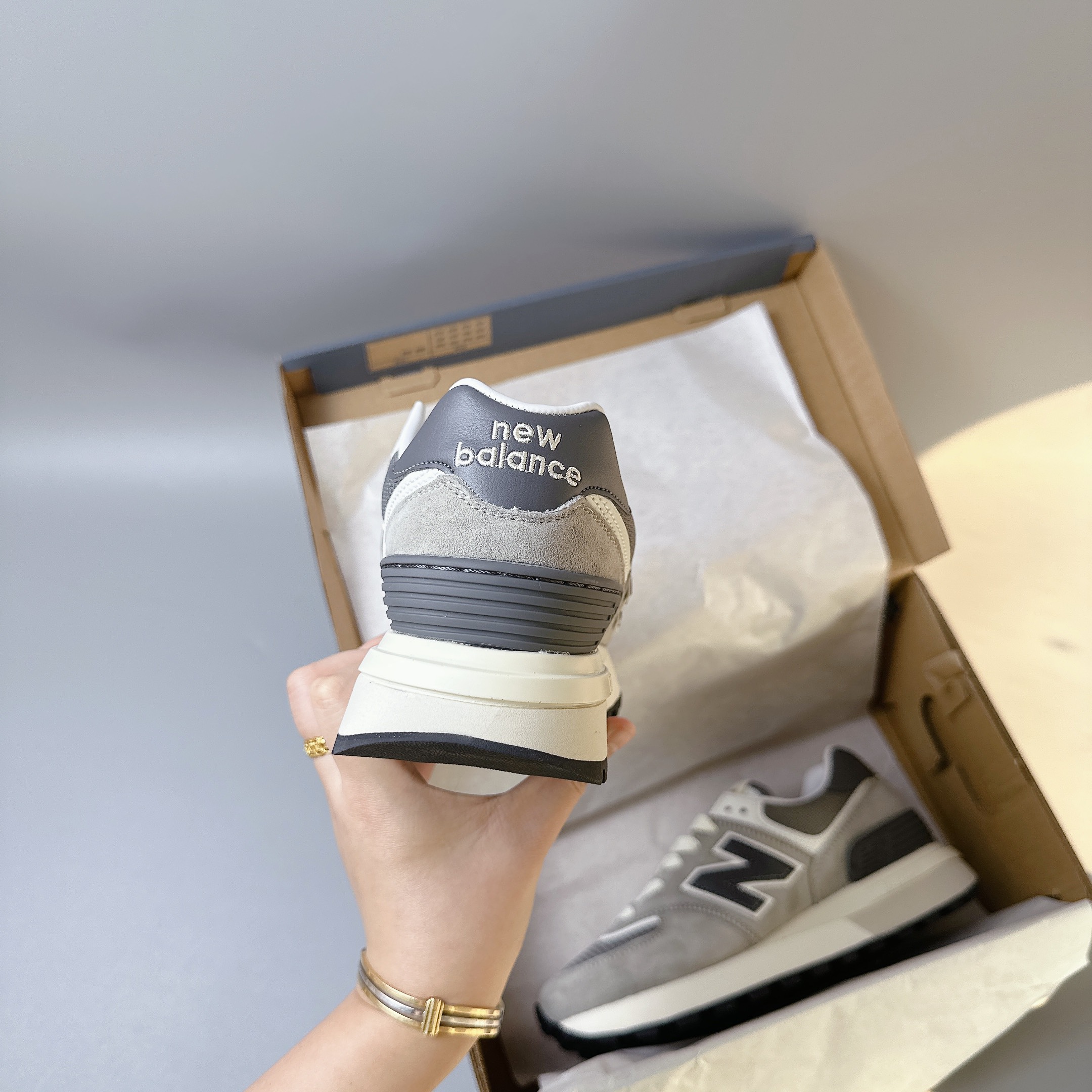nb574 V2 xám đen