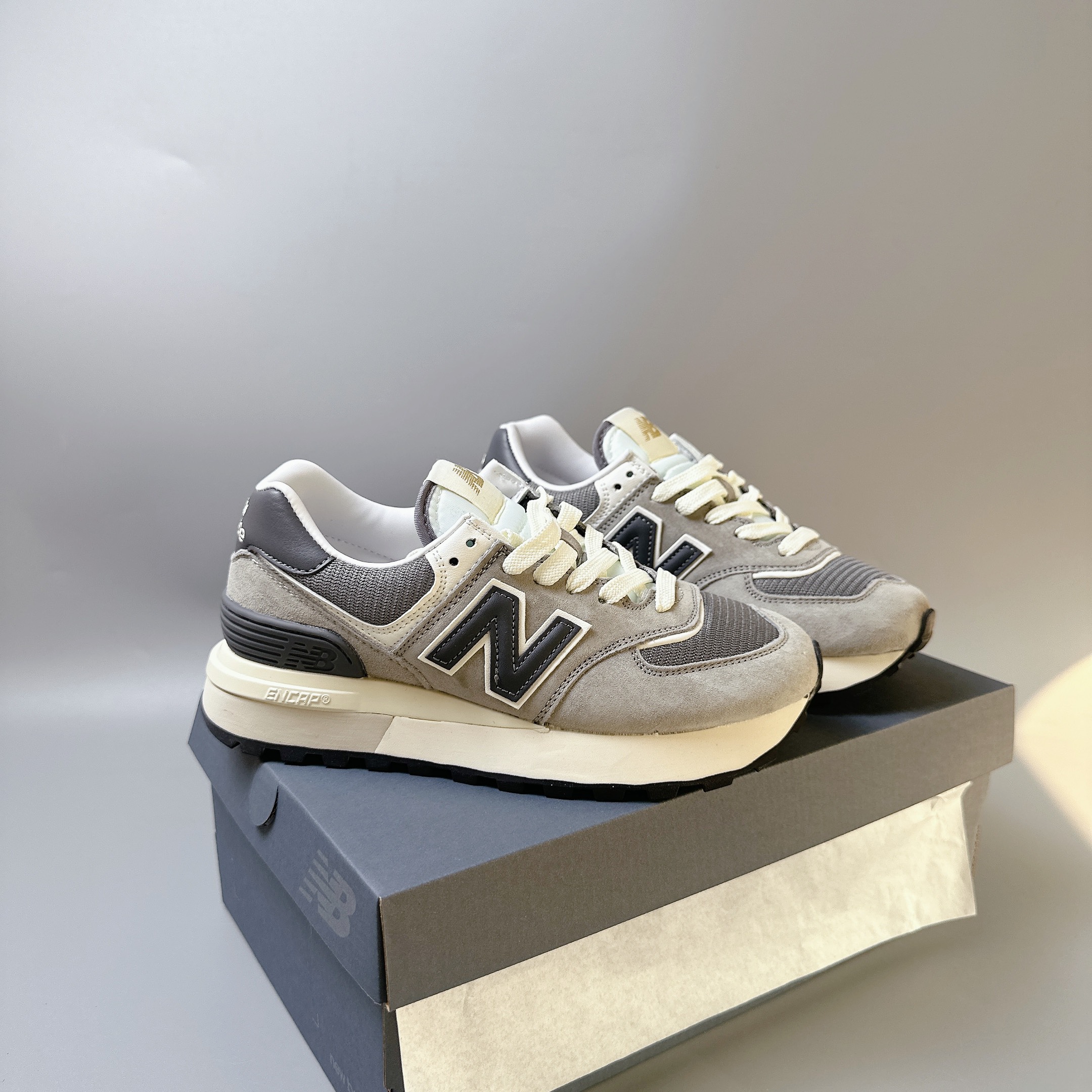 nb574 V2 xám đen