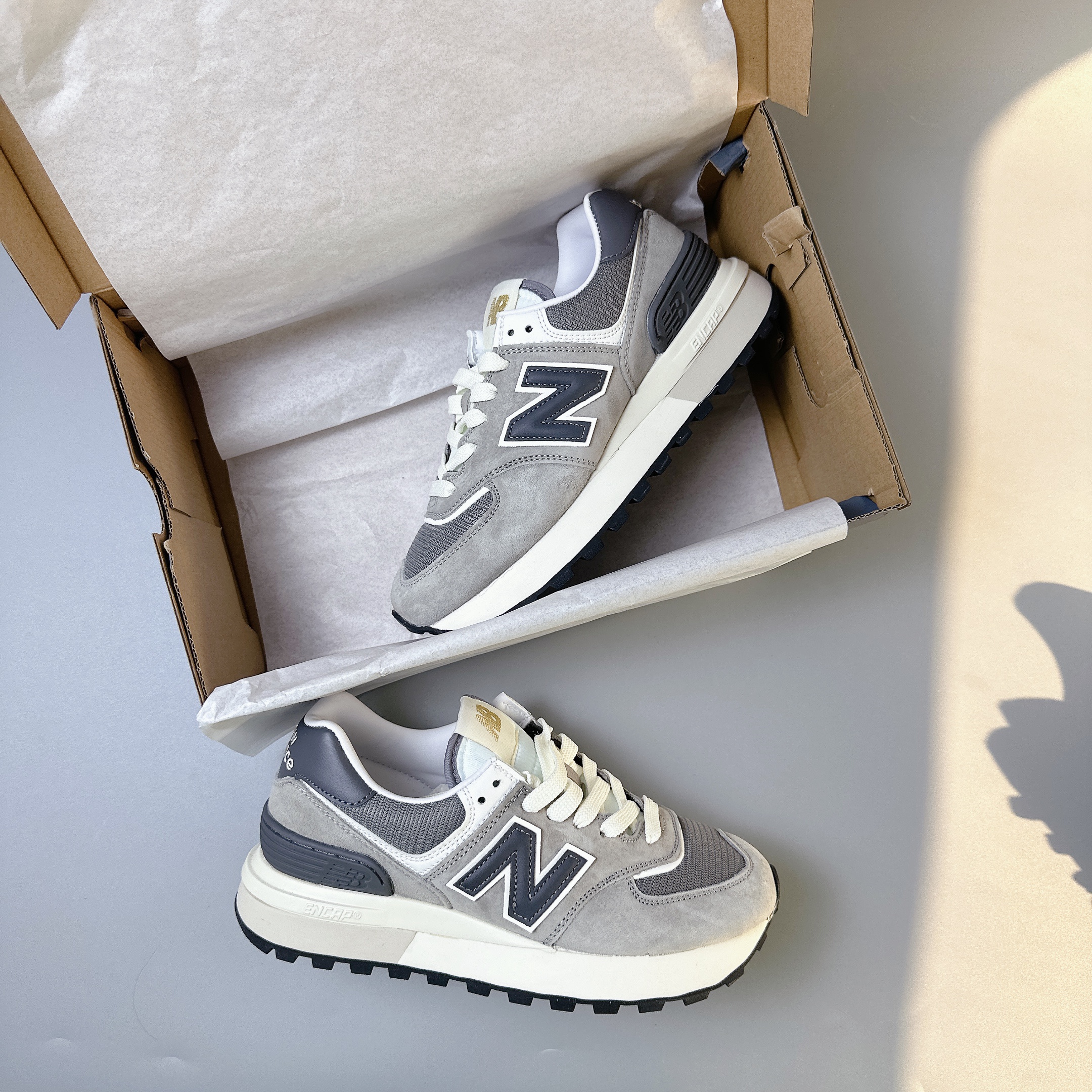 nb574 V2 xám đen