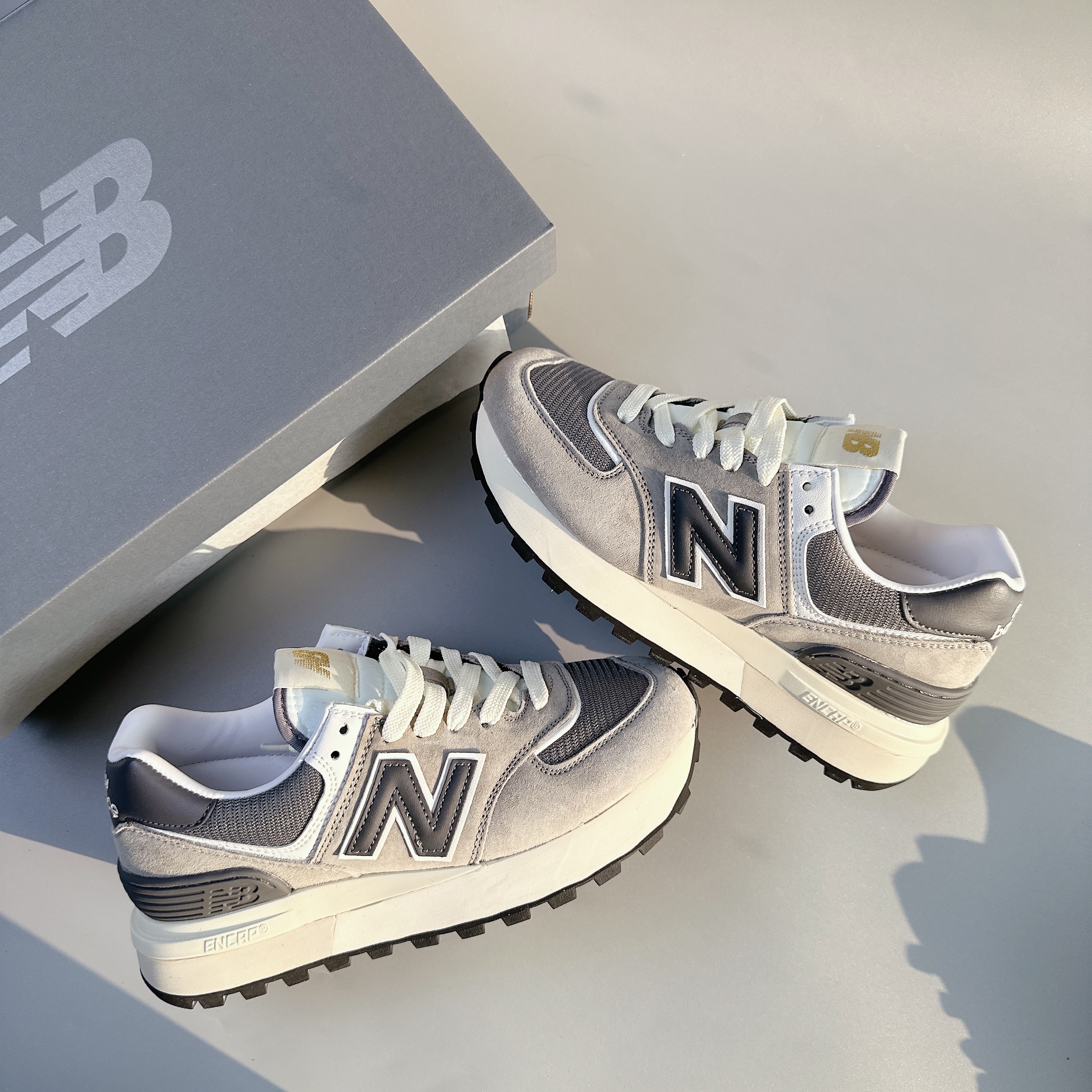nb574 V2 xám đen
