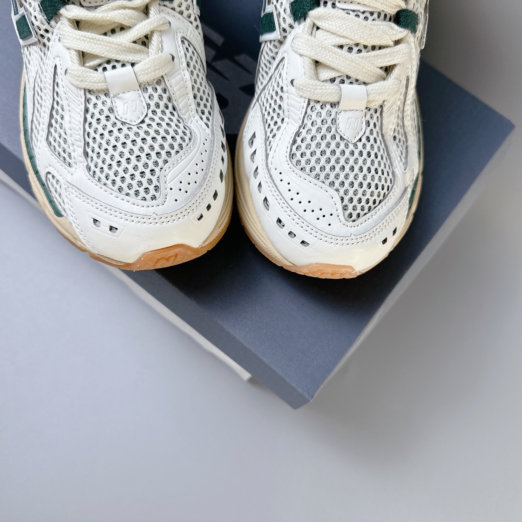 NB1906R trắng xanh