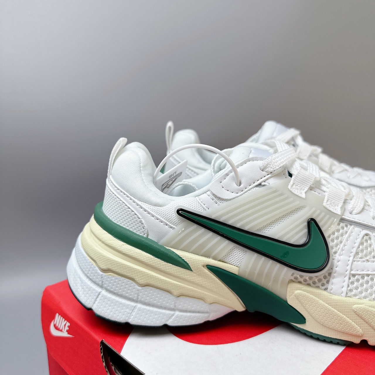NIKE V2K XANH LÁ