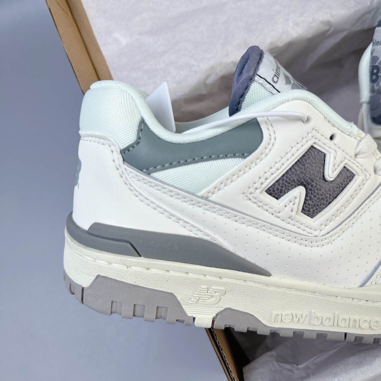 NB550 XÁM