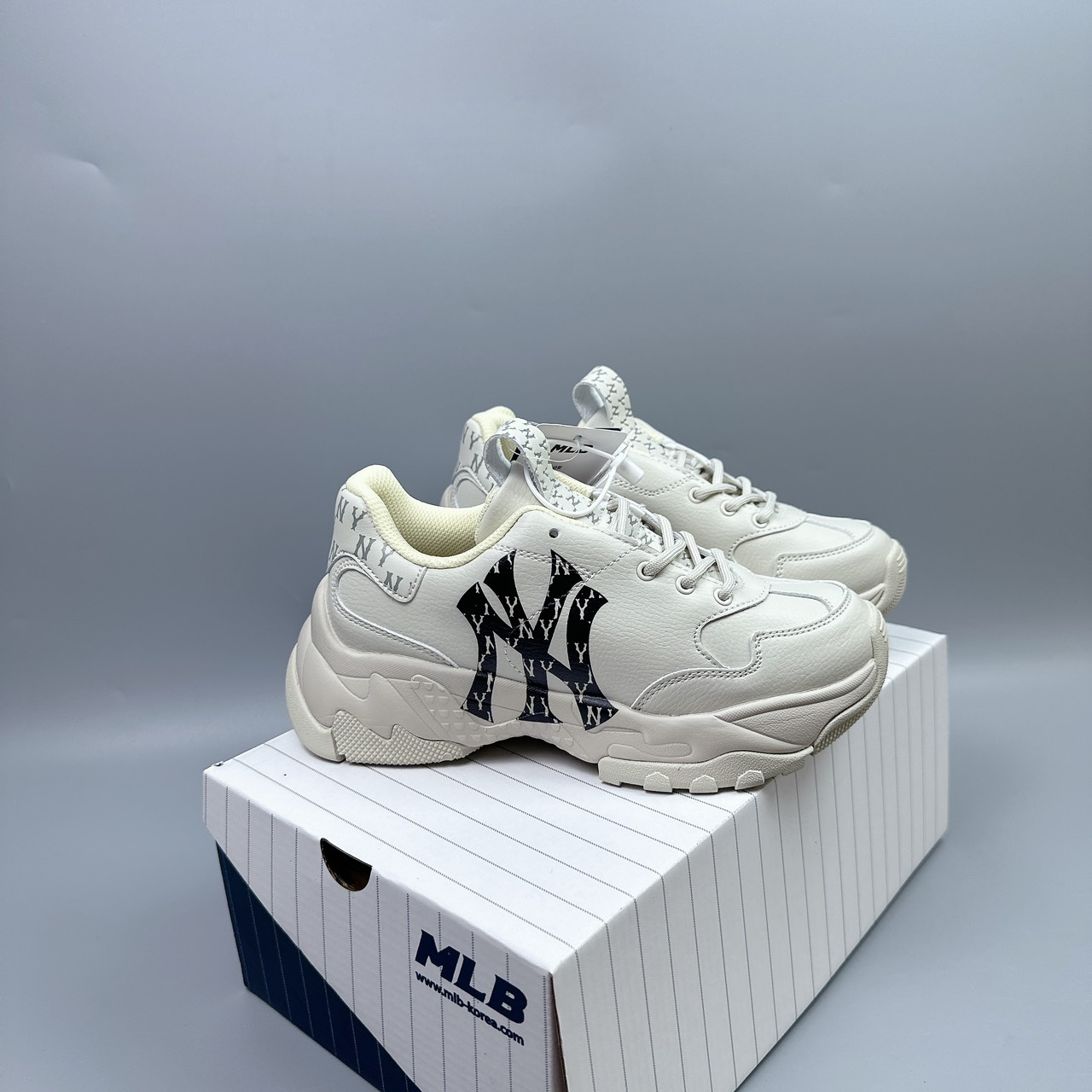 mlb NY chữ đen bản mới