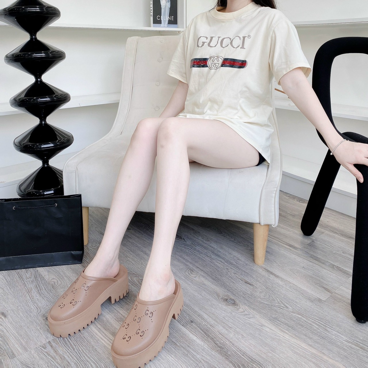 sục gucci nâu