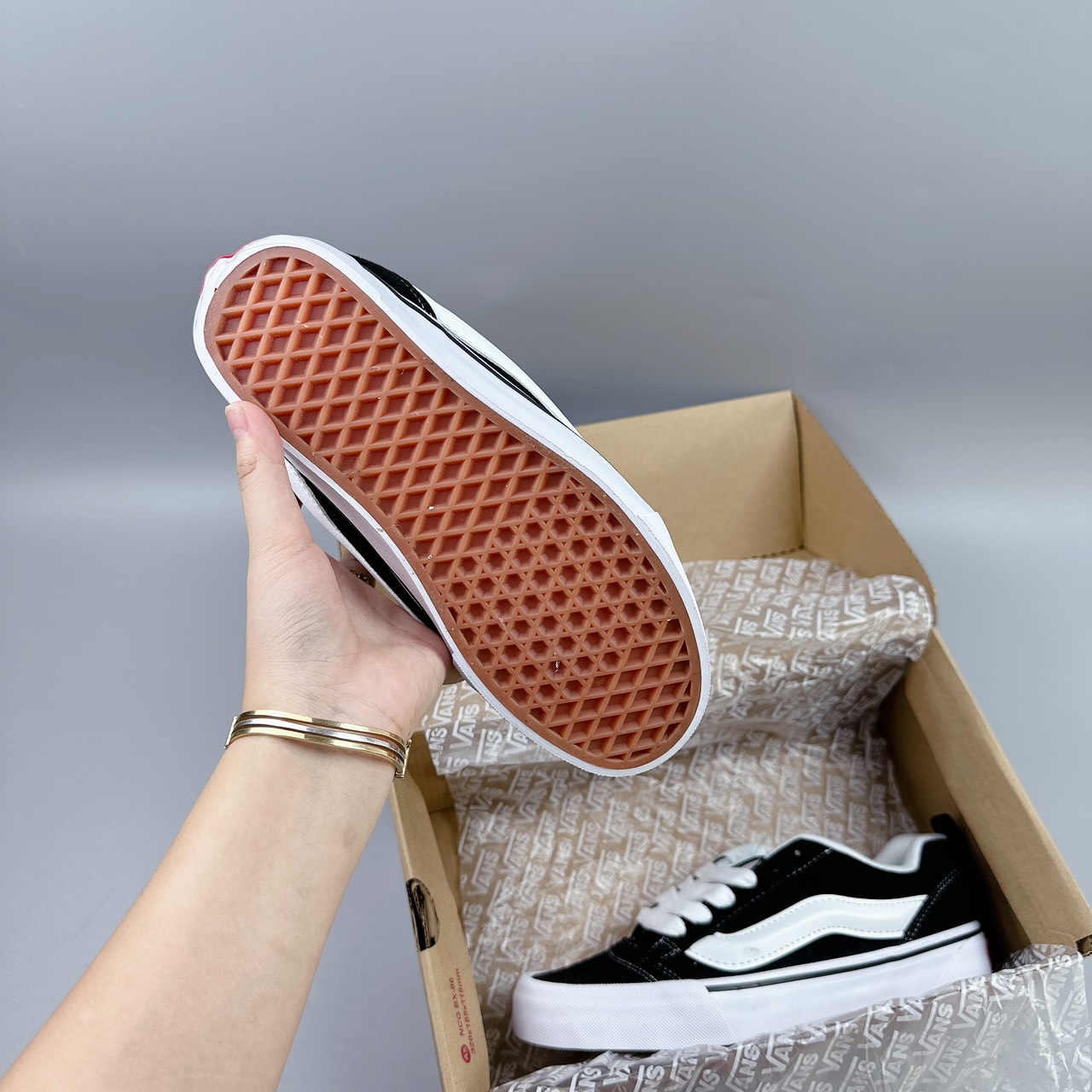 vans knu skool đen