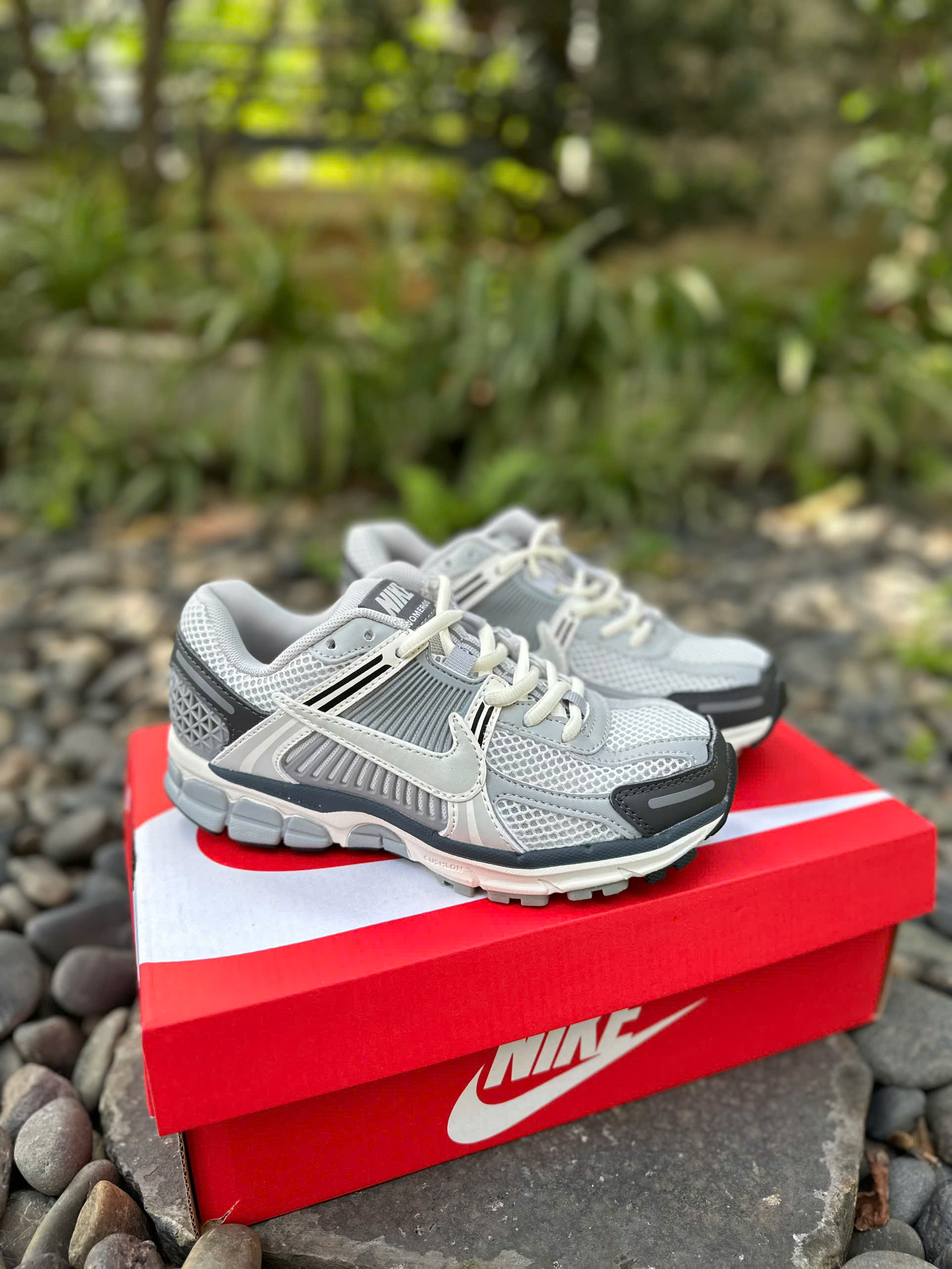 nike vomero5 xám đen