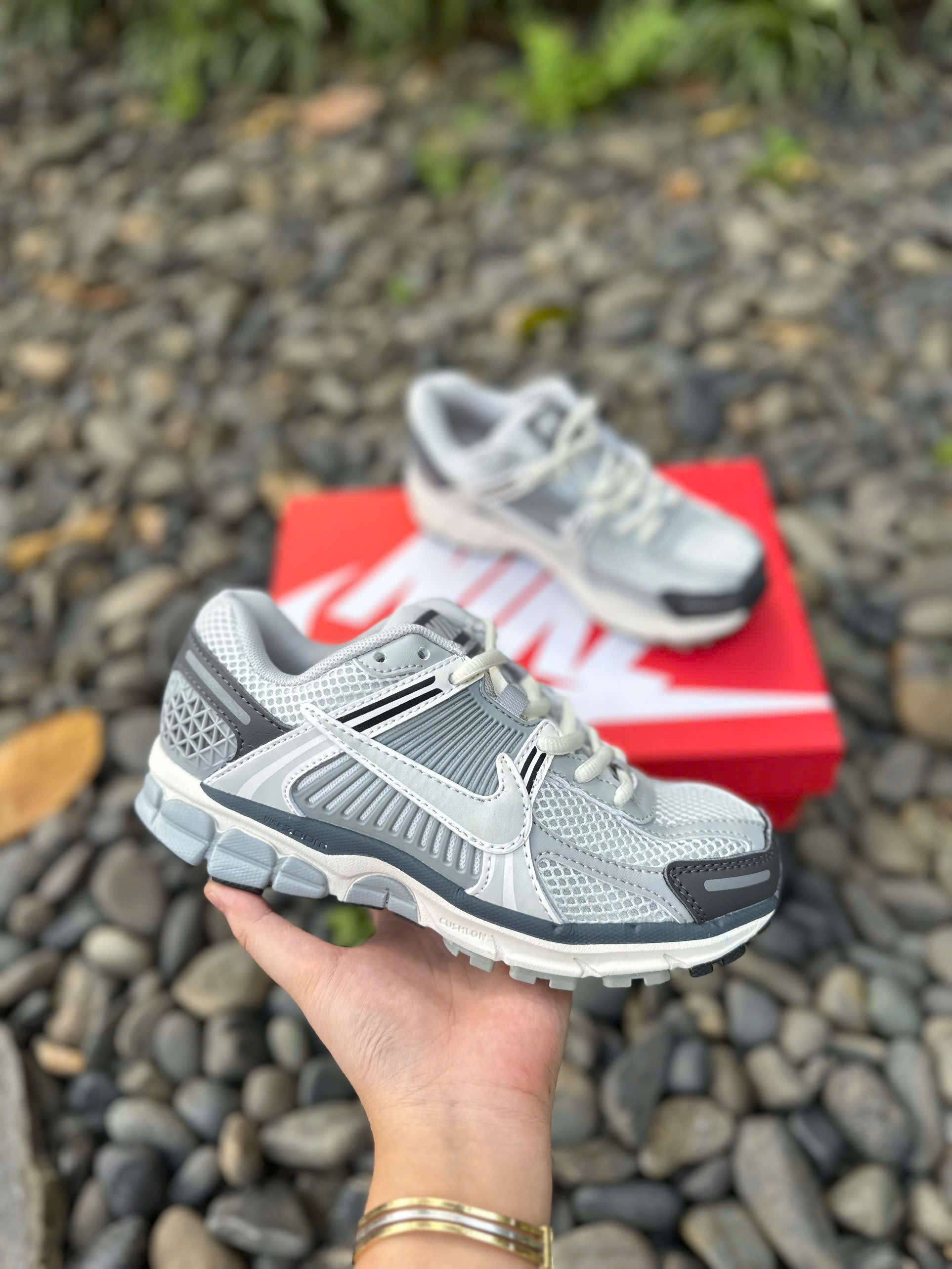 nike vomero5 xám đen