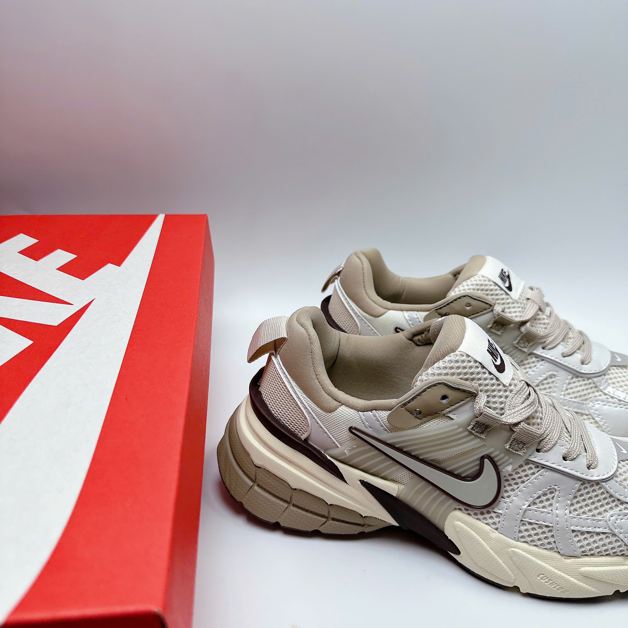 nike v2k kem nâu