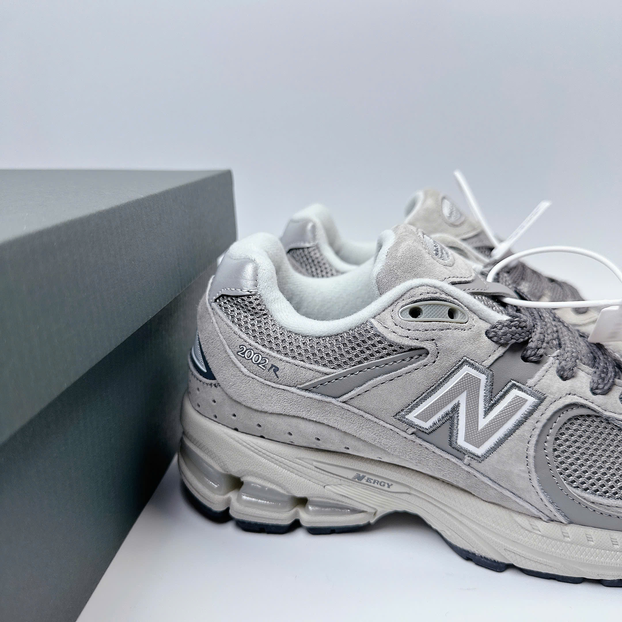 NB2002 xám đậm