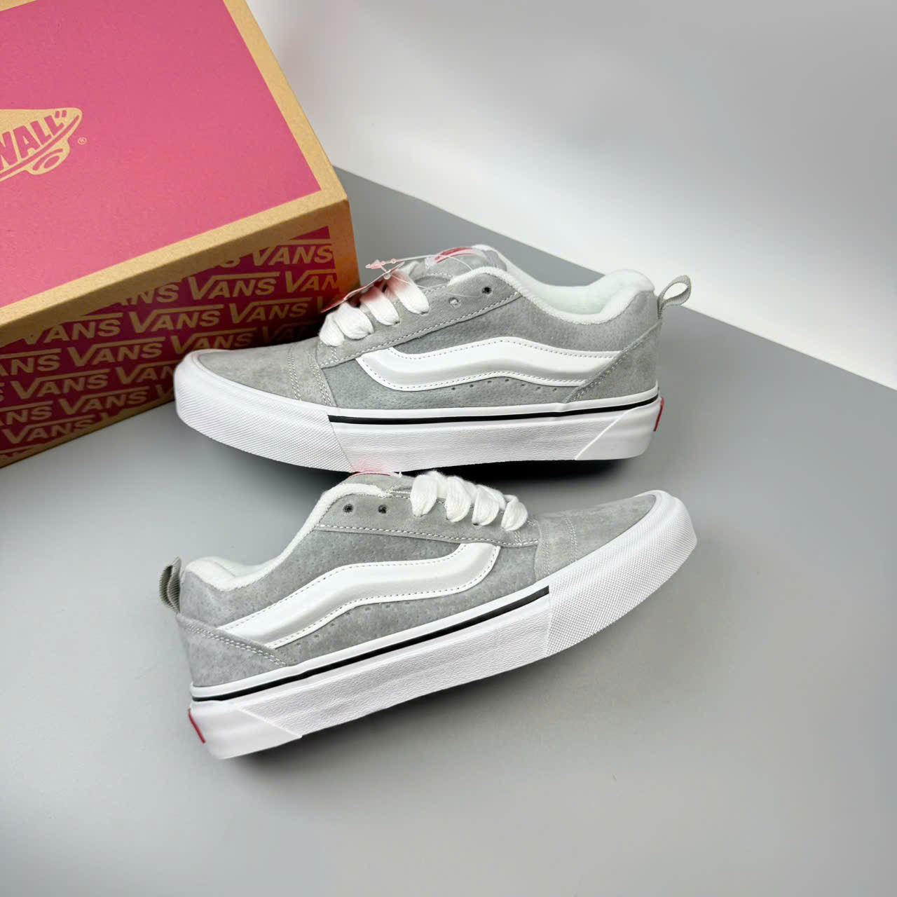vans knu xám