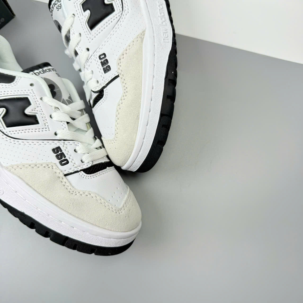 NB550 TRẮNG ĐEN