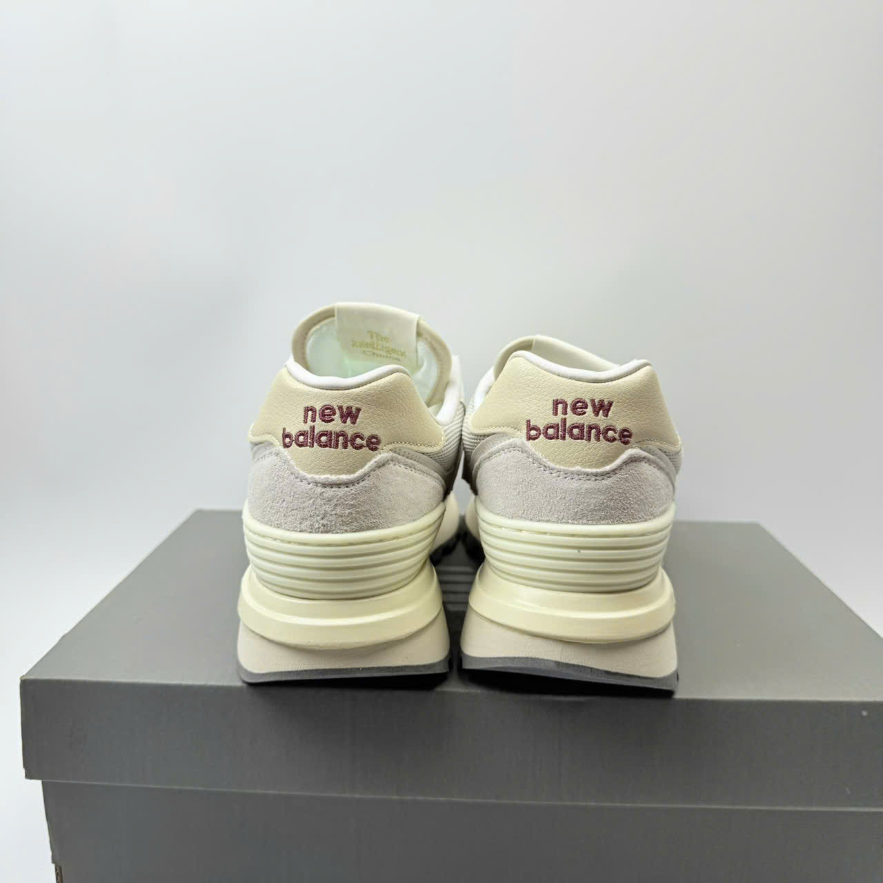 nb574 v2 xám kem