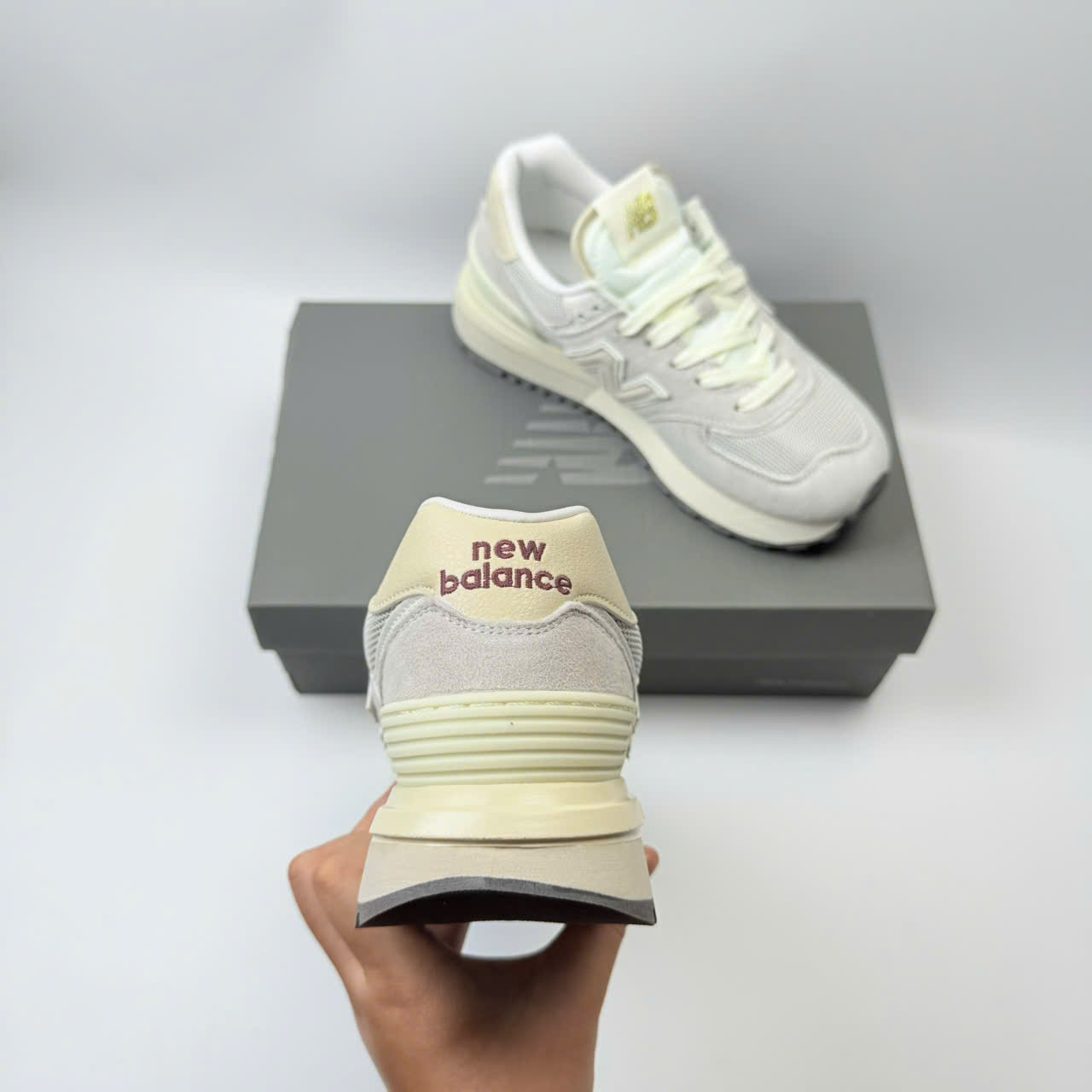 nb574 v2 xám kem