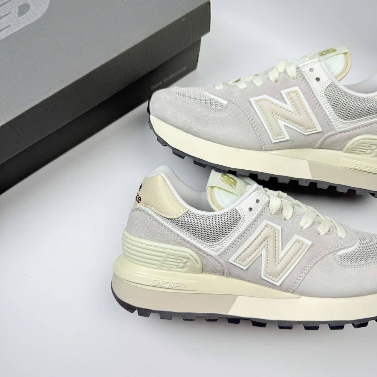 nb574 v2 xám kem
