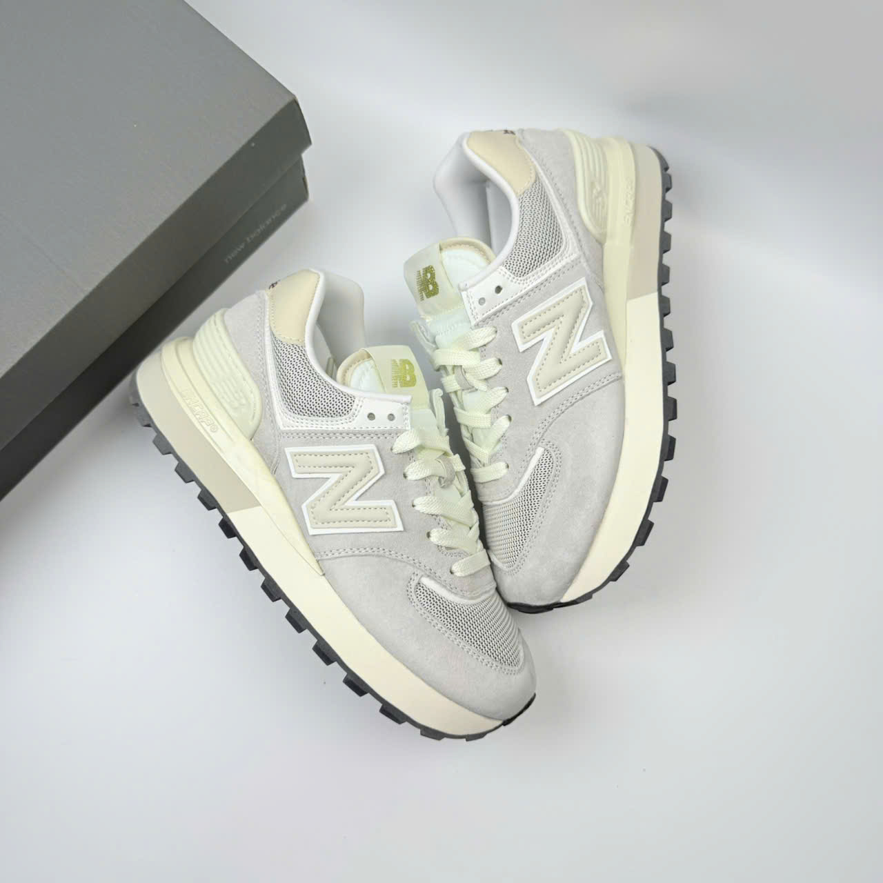 nb574 v2 xám kem