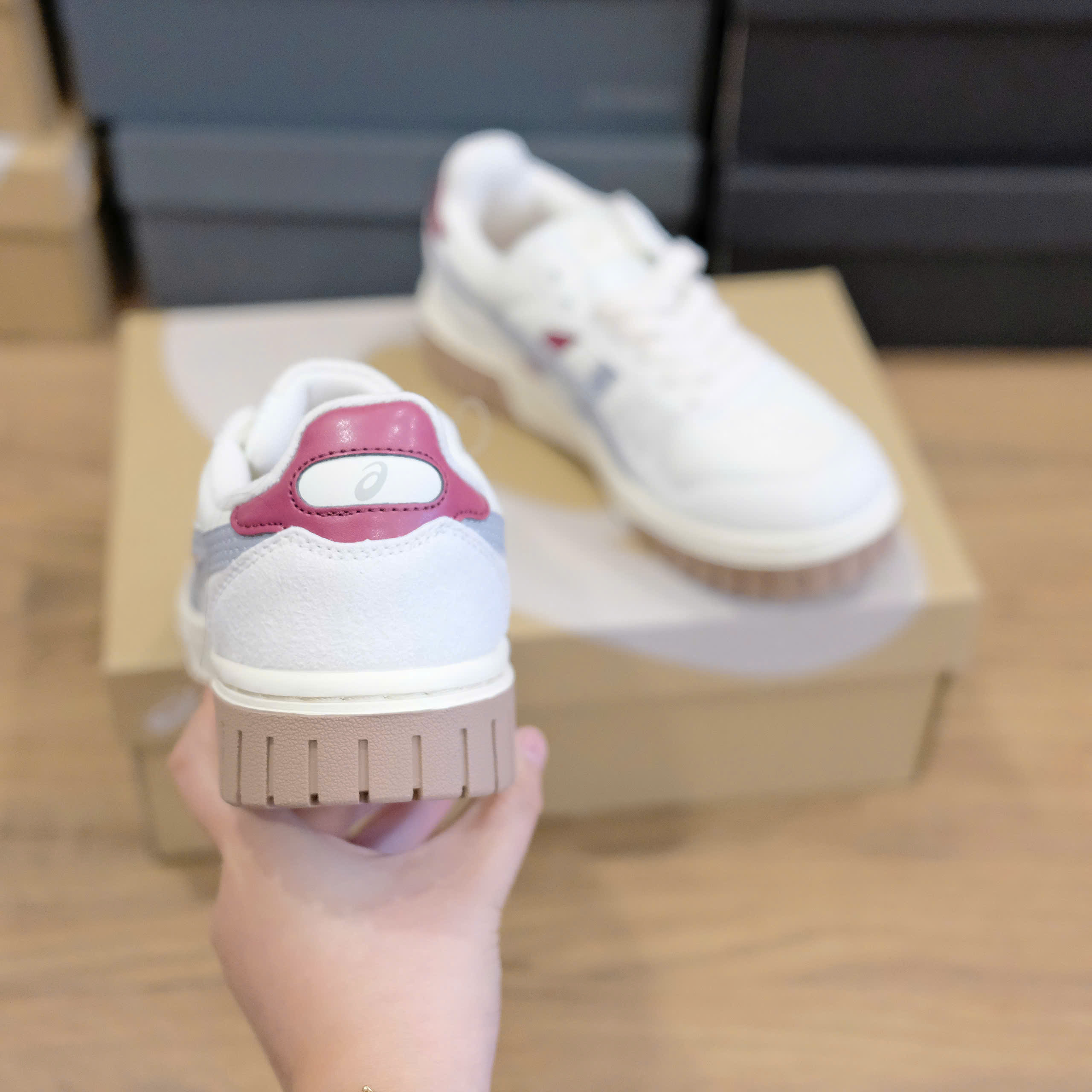 asic xám đỏ