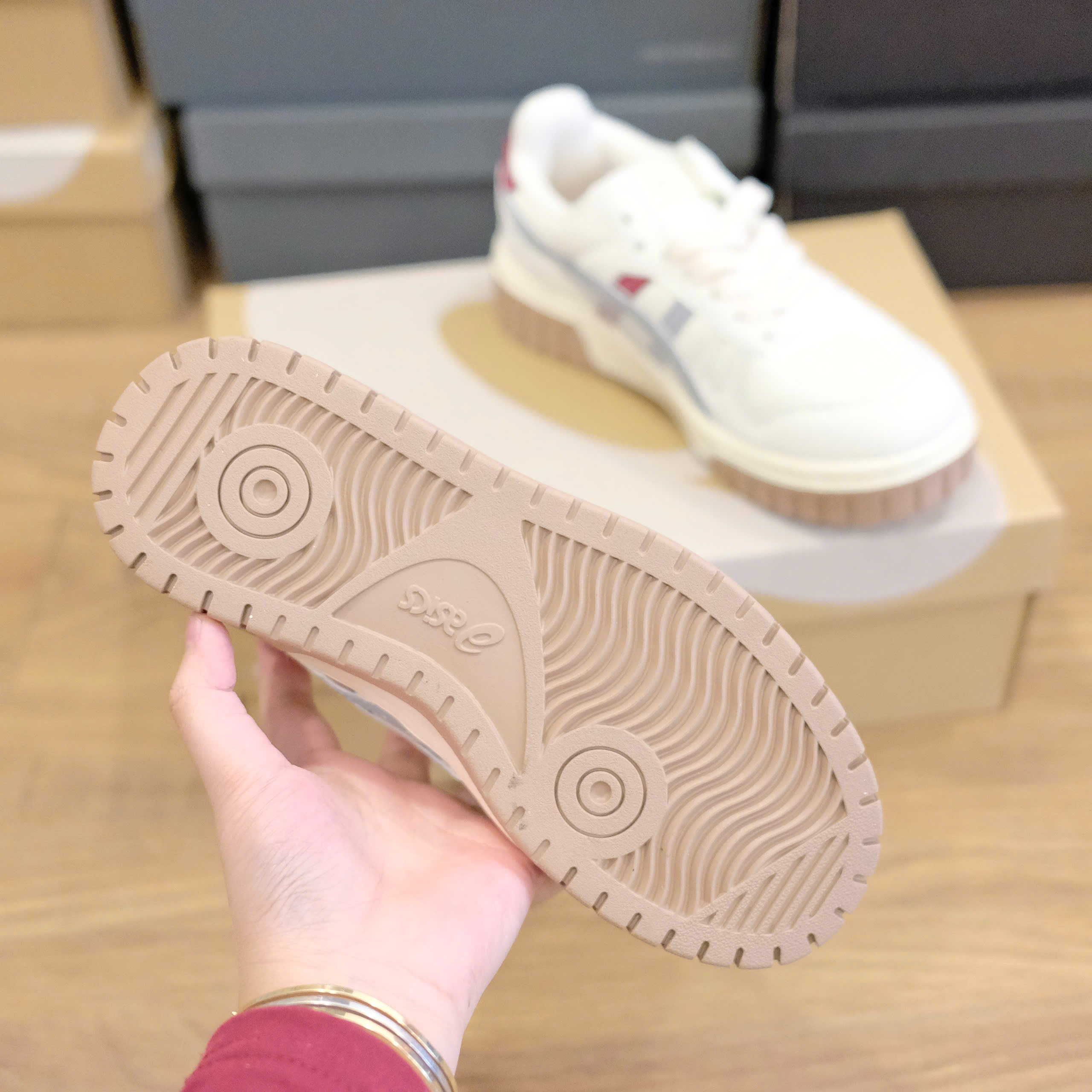 asic xám đỏ