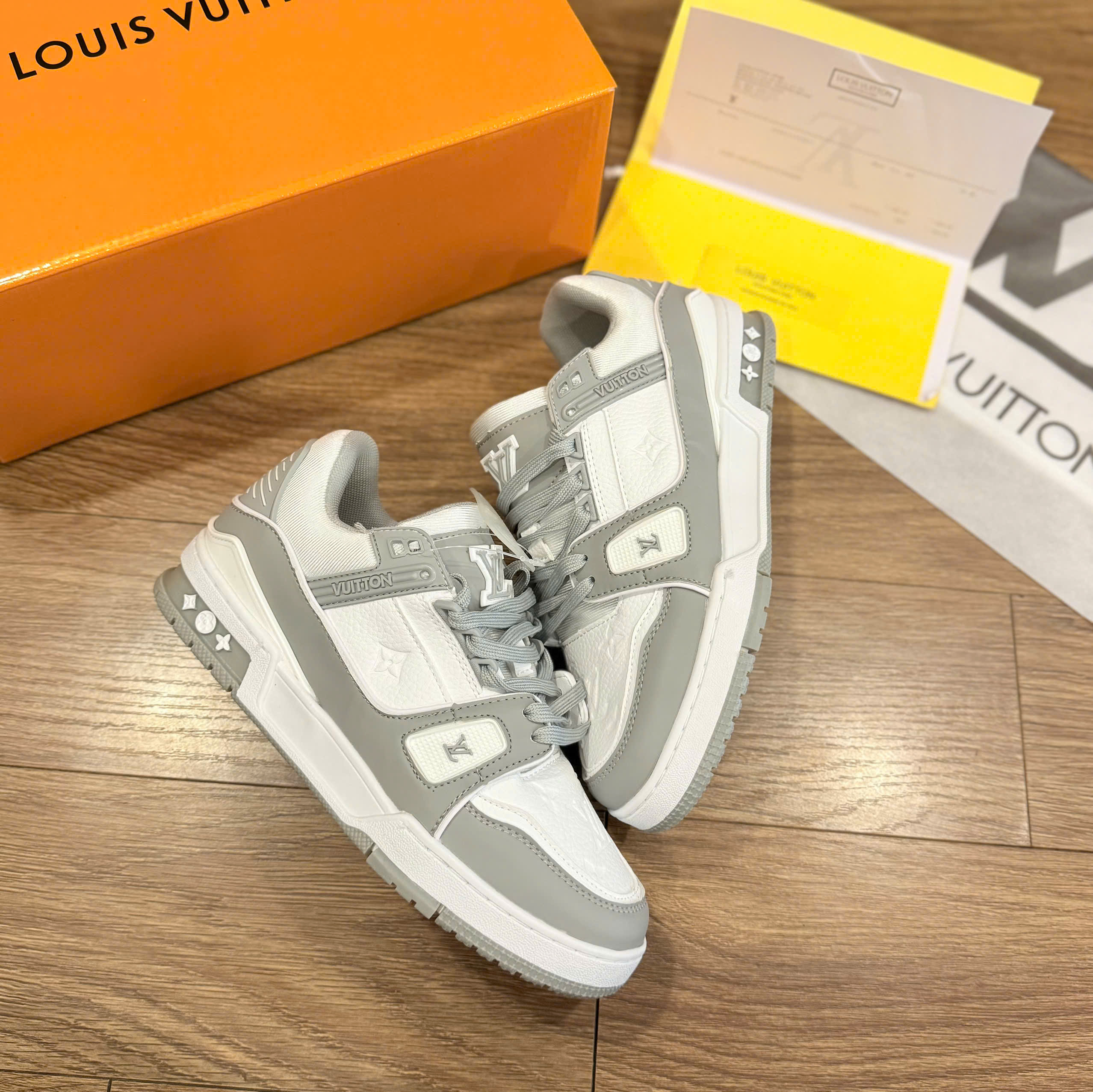 LV trainer xám