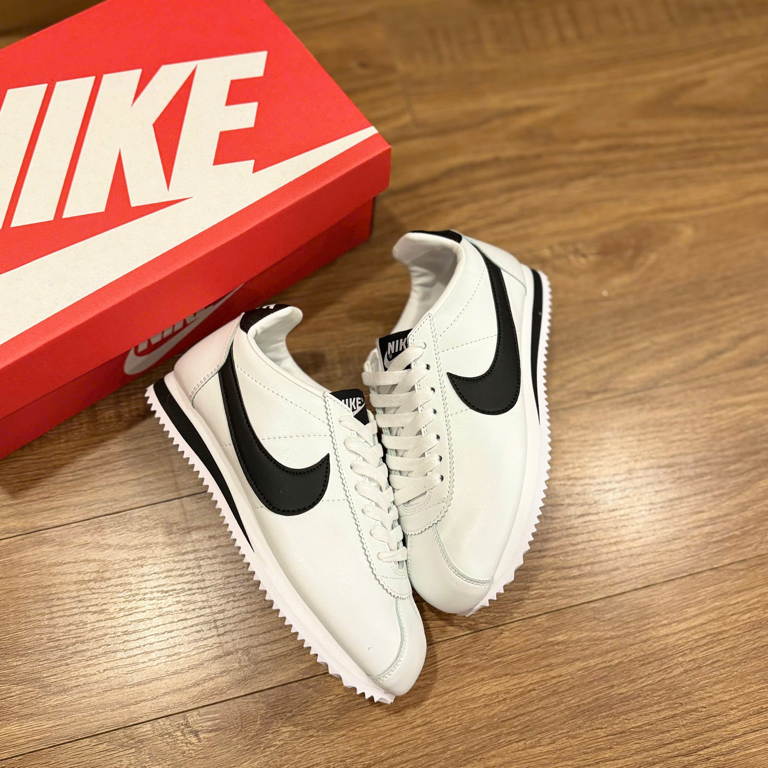 nike cortez trắng đen