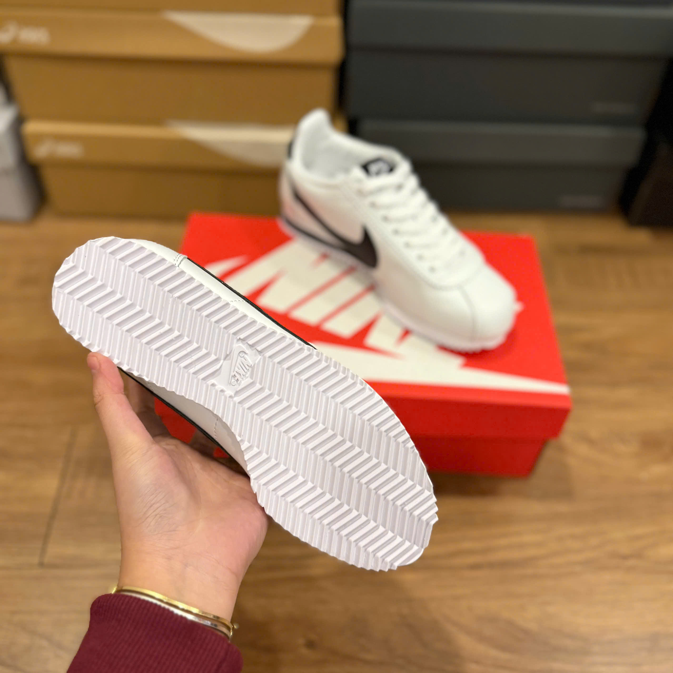 nike cortez trắng đen