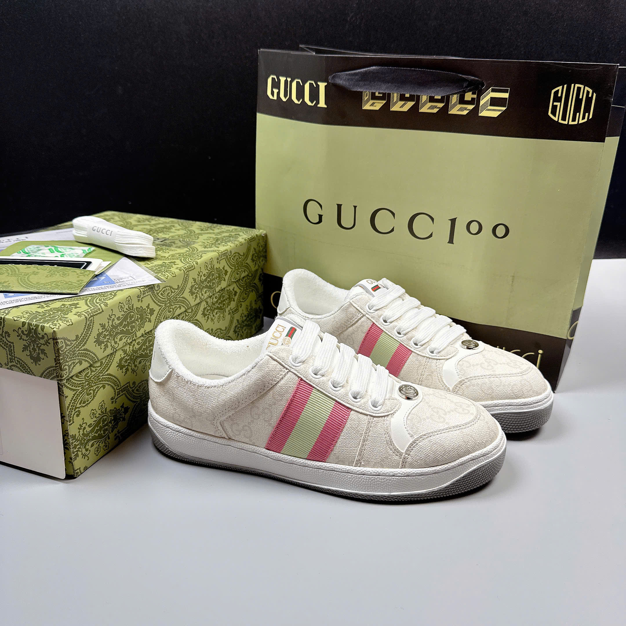 Gucci screener trắng