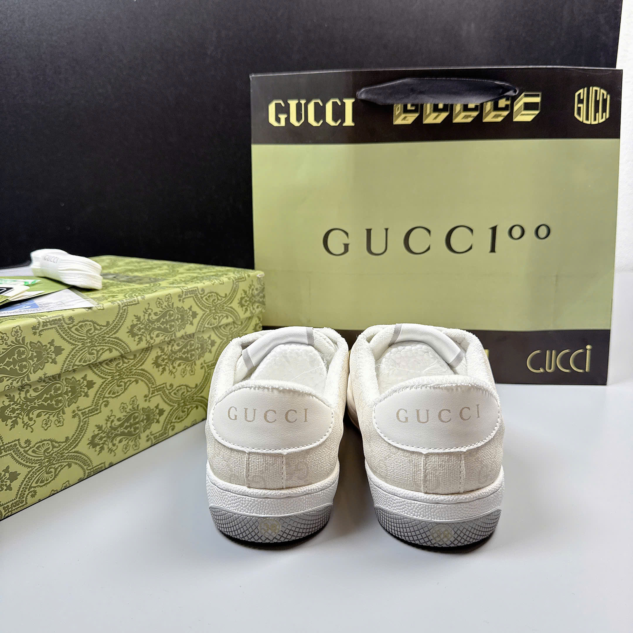 Gucci screener trắng