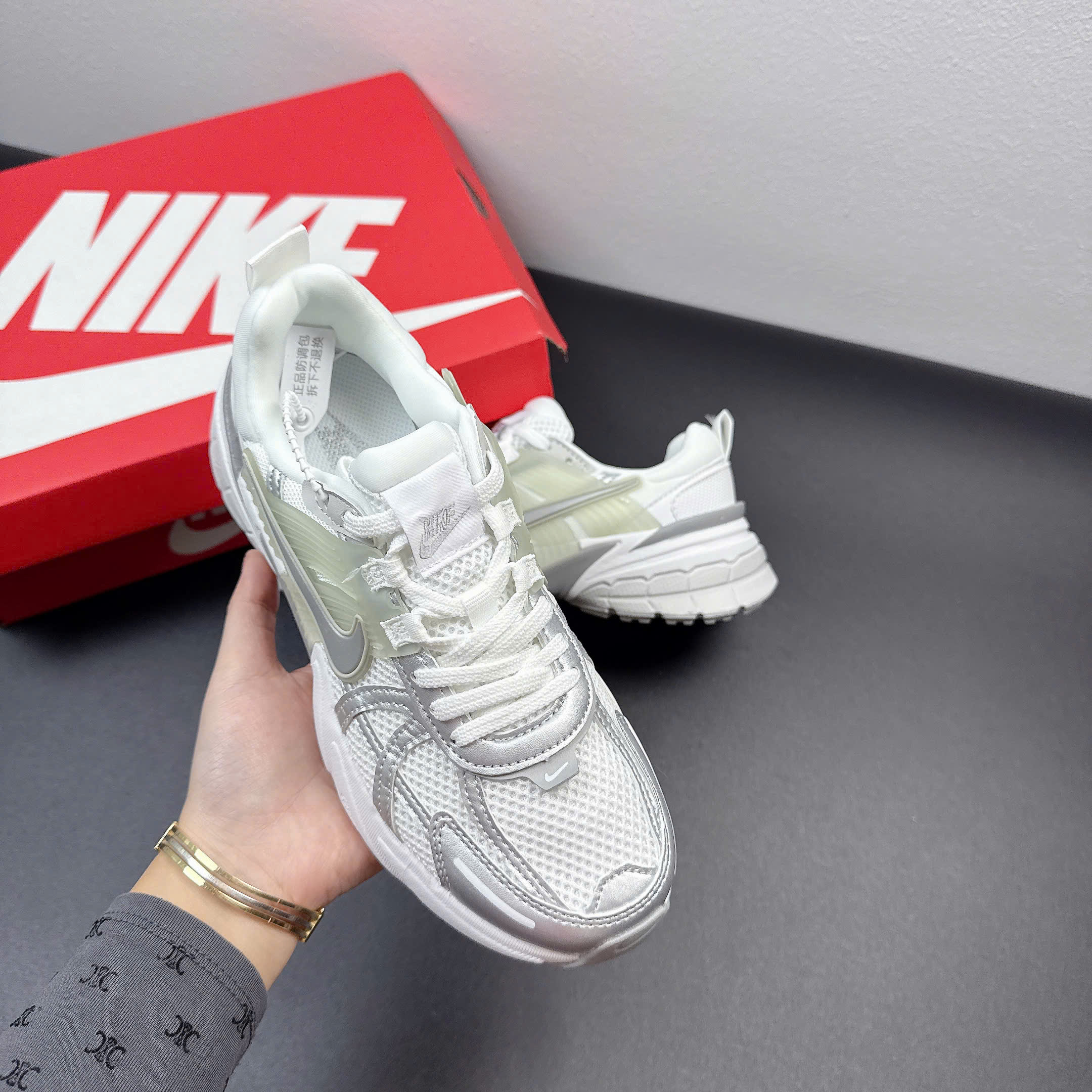 nike v2k trắng xám