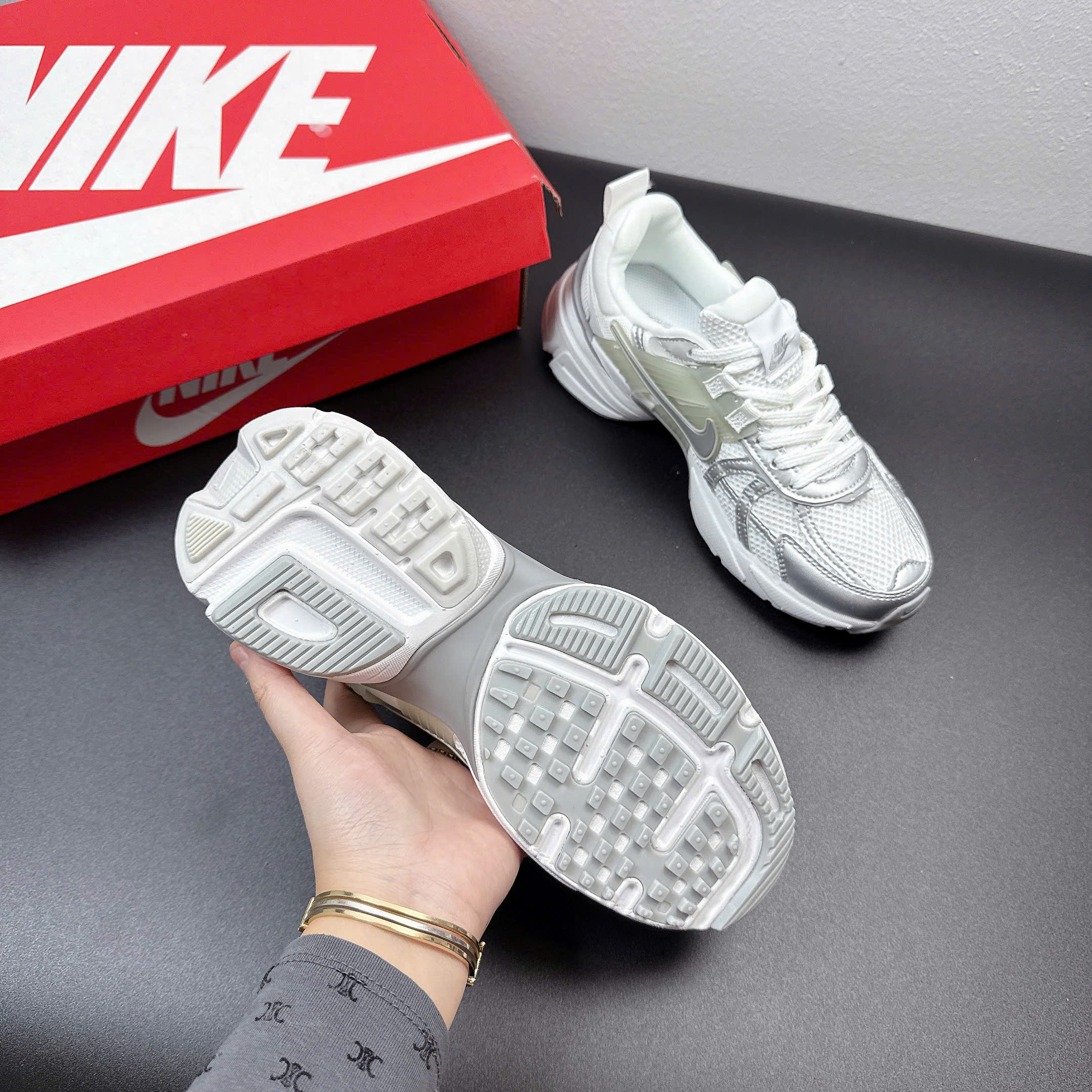 nike v2k trắng xám