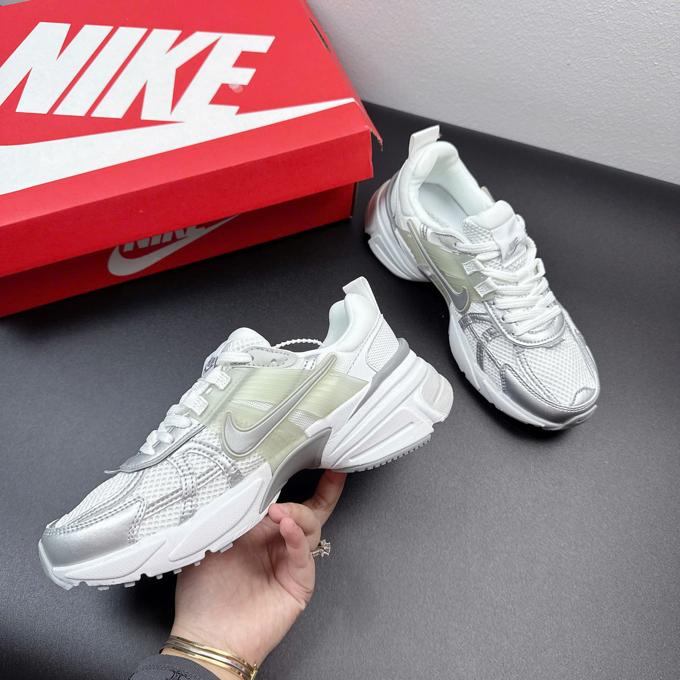 nike v2k trắng xám