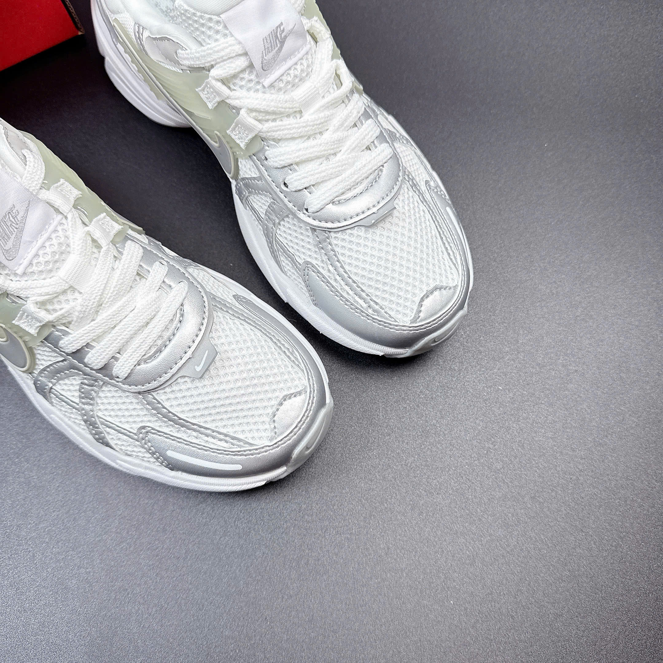 nike v2k trắng xám