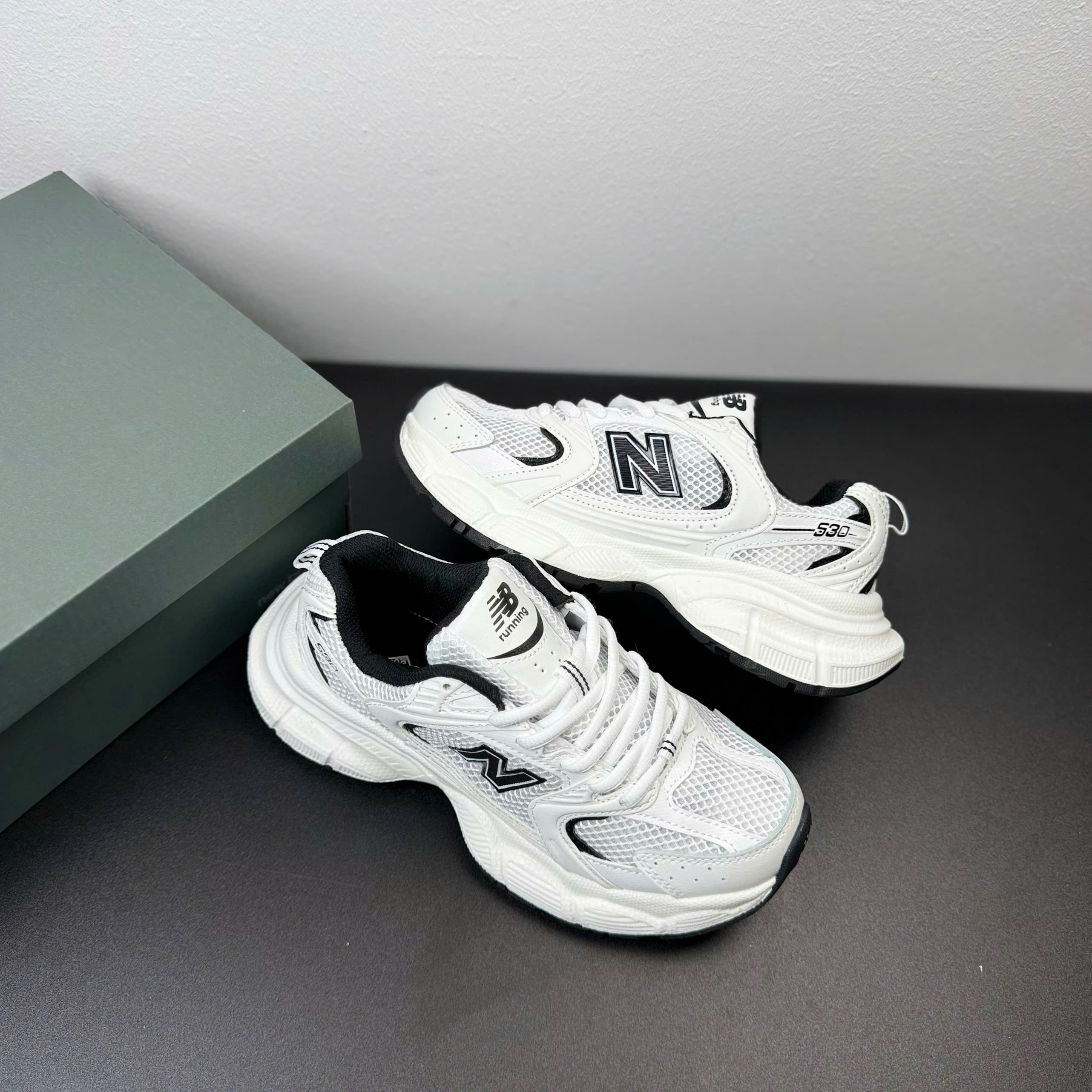 nb530 v2 trắng đen