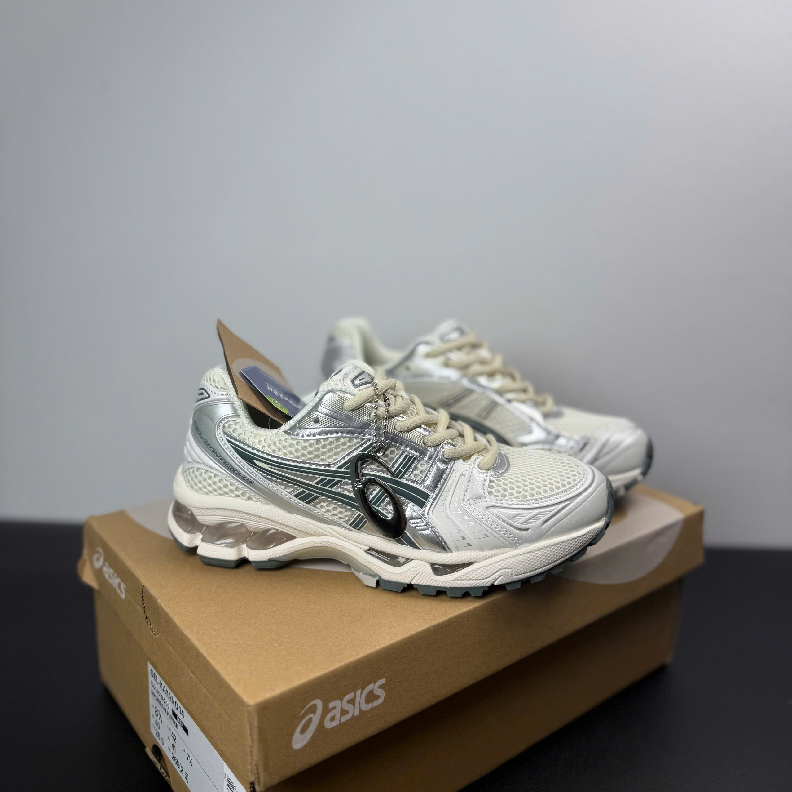 asic kayano xám kem