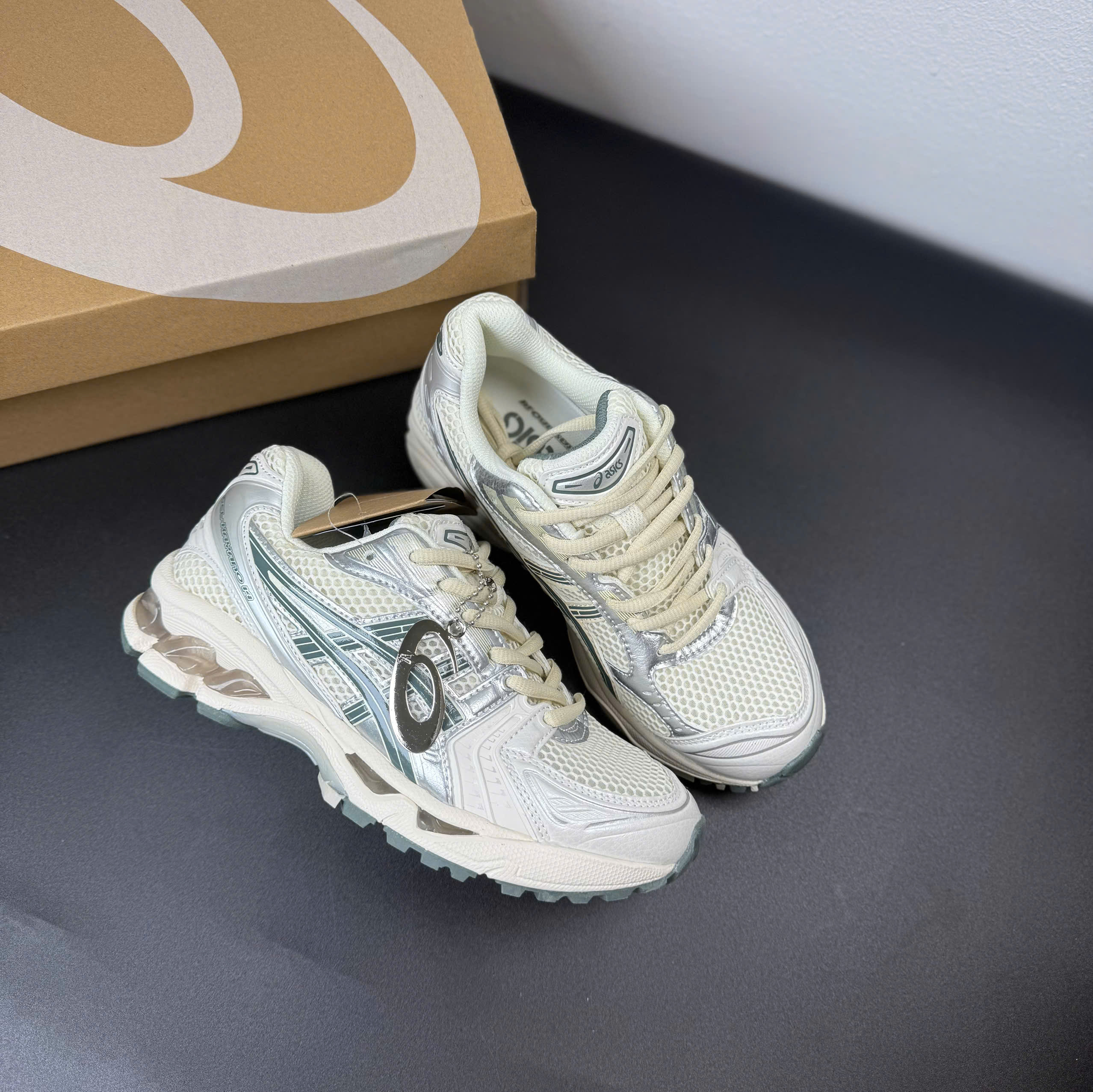 asic kayano xám kem