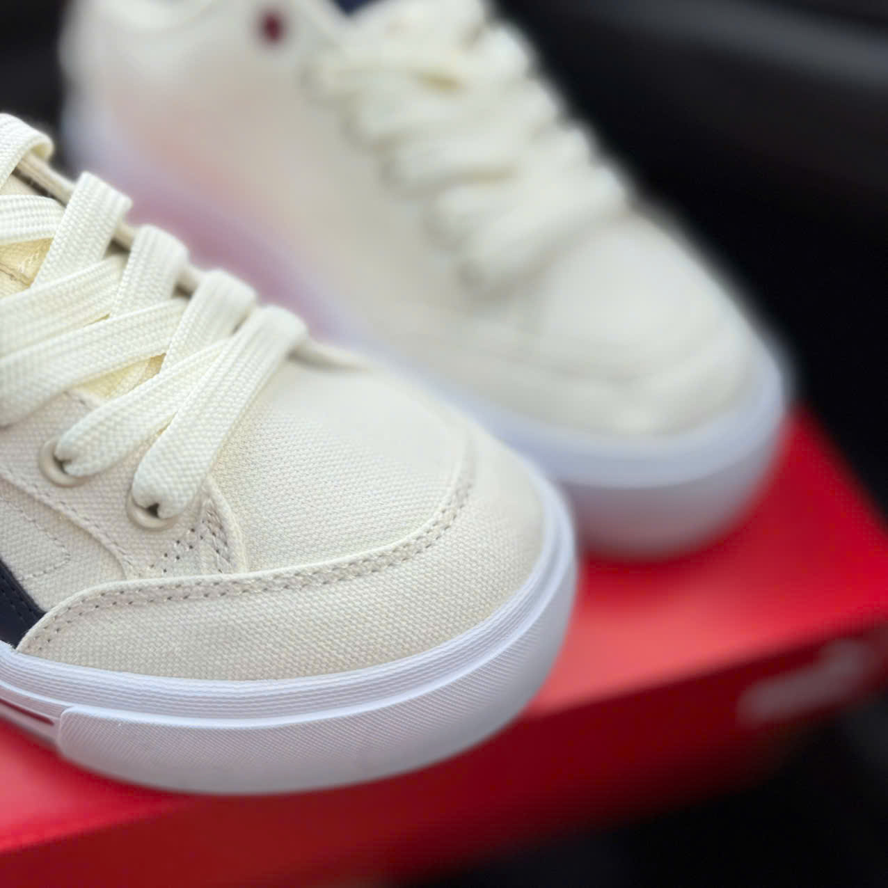 puma court kem đỏ