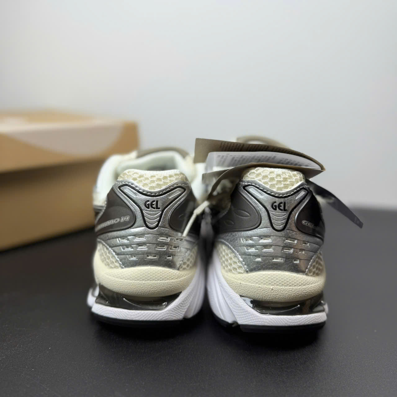 asic kayano đen kem