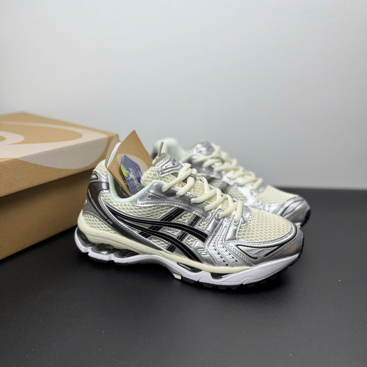 asic kayano đen kem