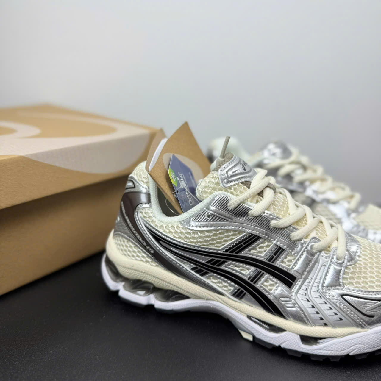 asic kayano đen kem