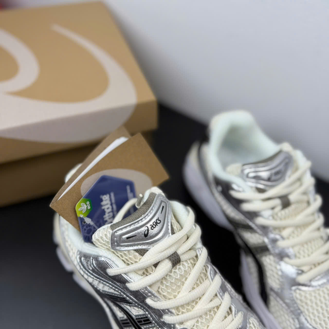 asic kayano đen kem