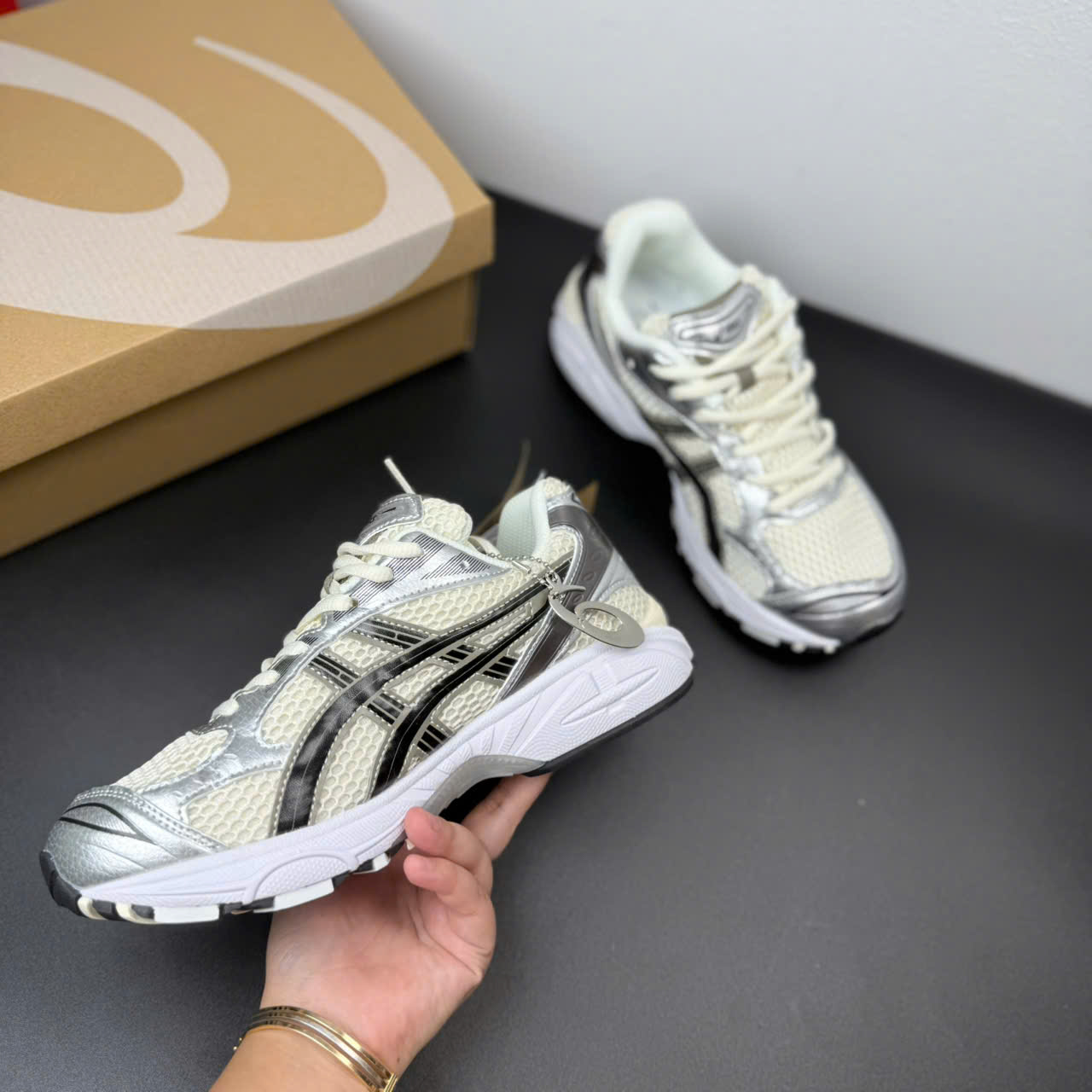 asic kayano đen kem