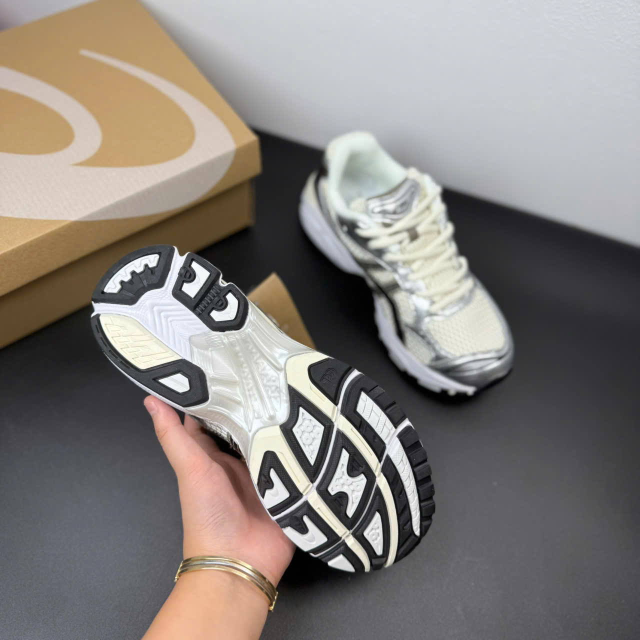 asic kayano đen kem