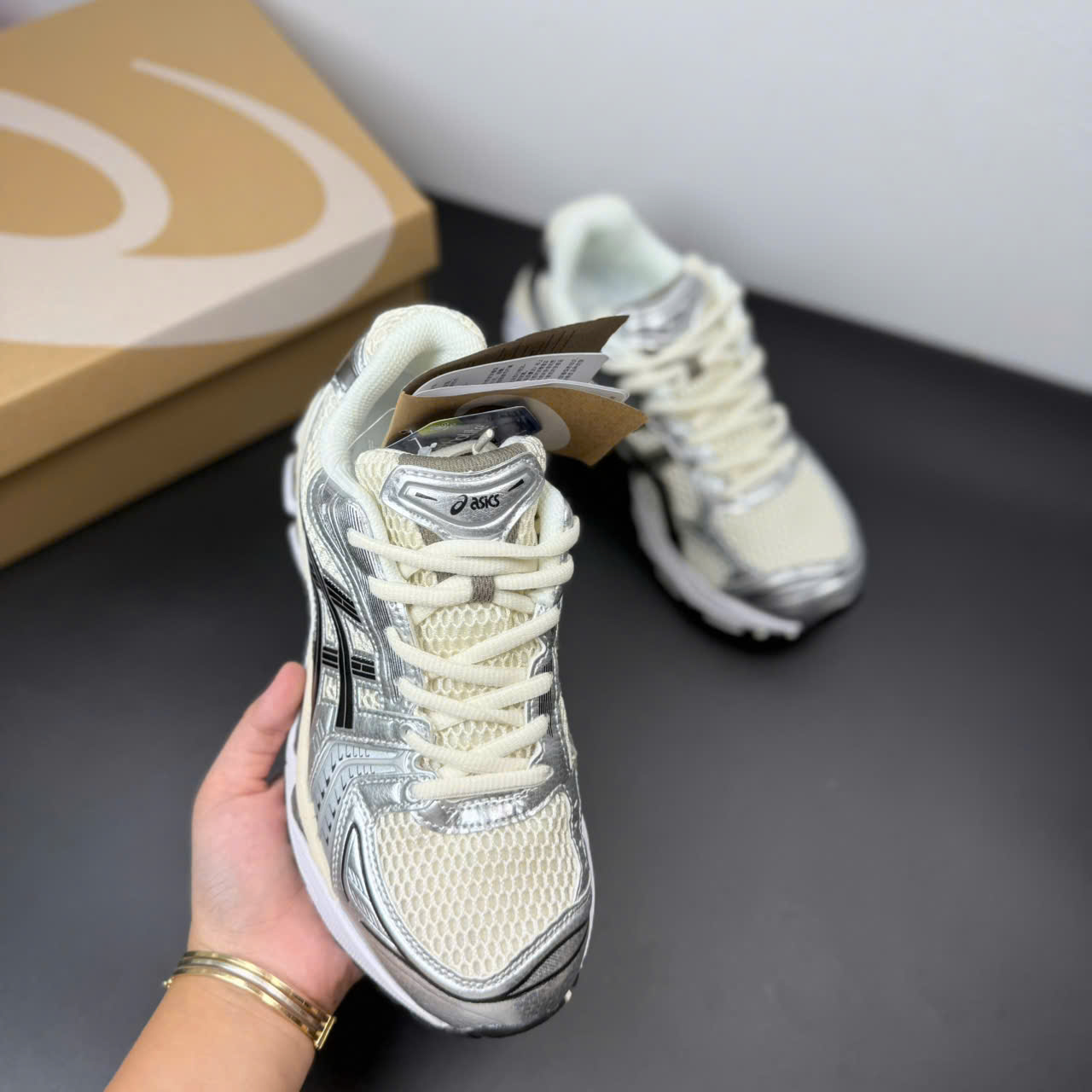 asic kayano đen kem